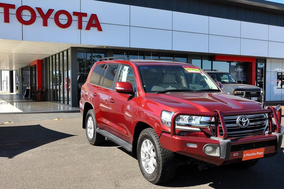 2020 Toyota Landcruiser VX in Red