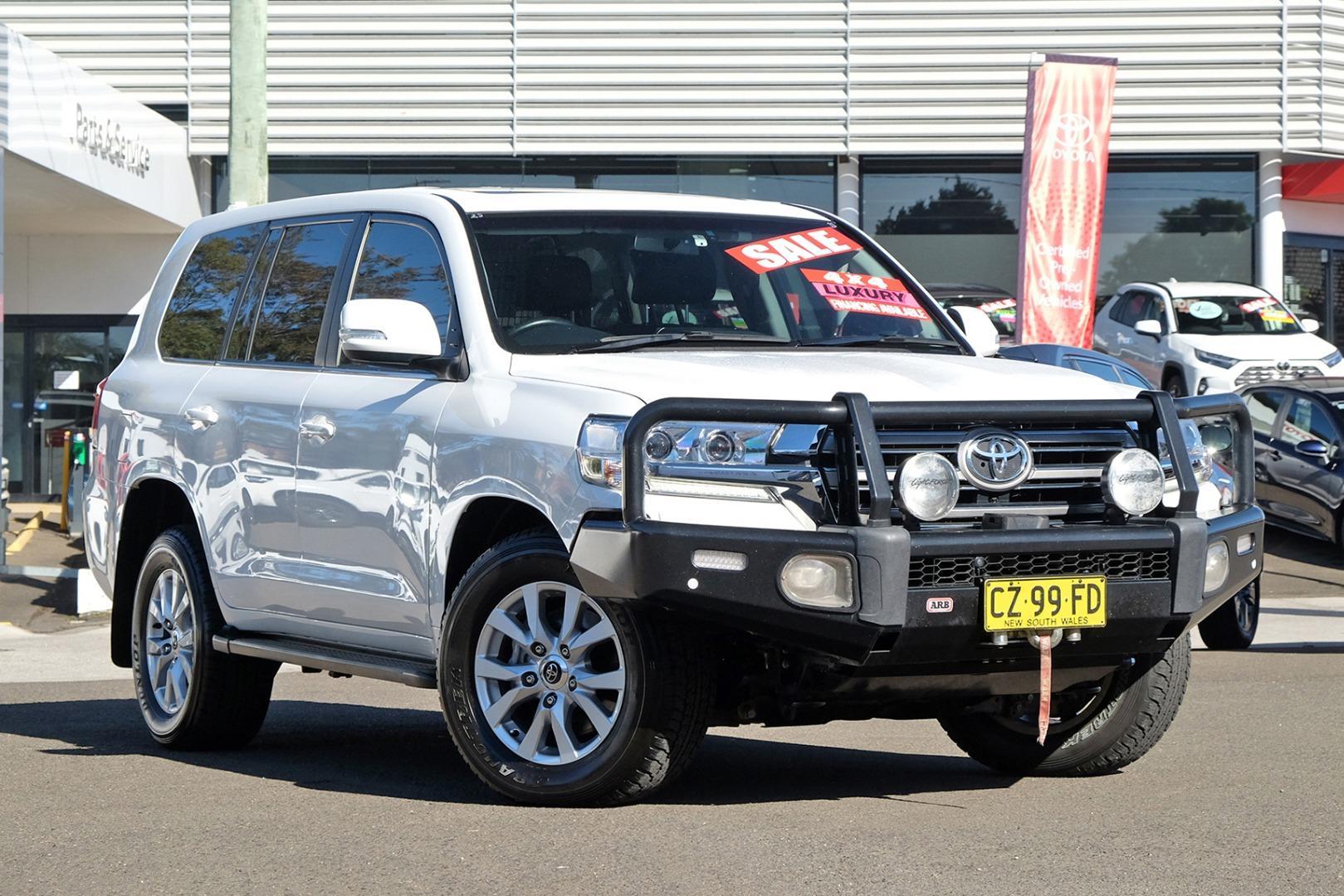 2020 Toyota Landcruiser VX in White