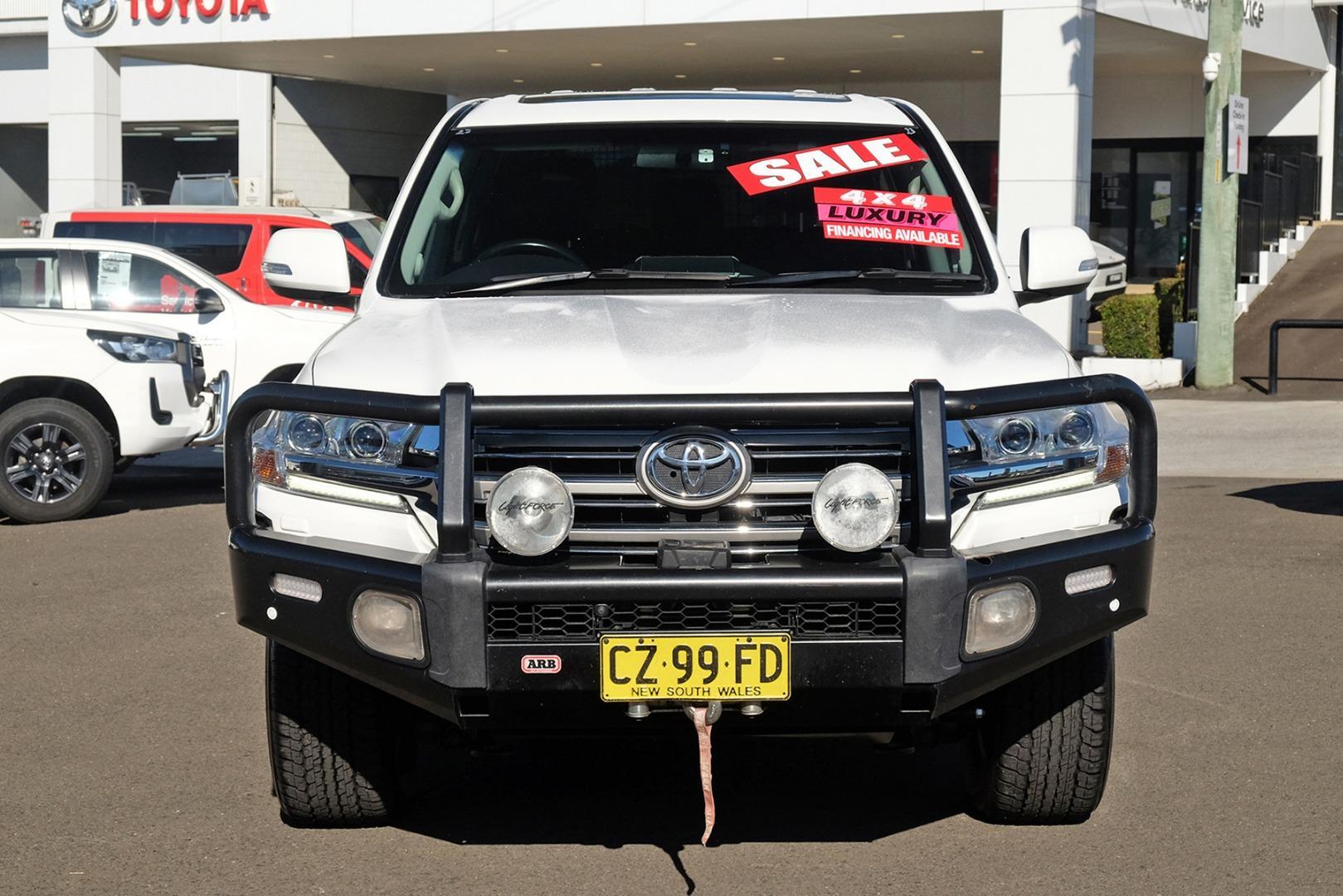 2020 Toyota Landcruiser VX in White