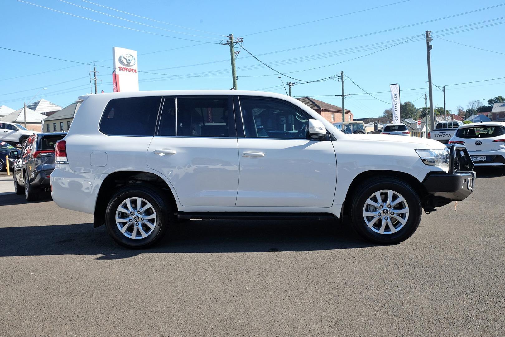 2020 Toyota Landcruiser VX in White