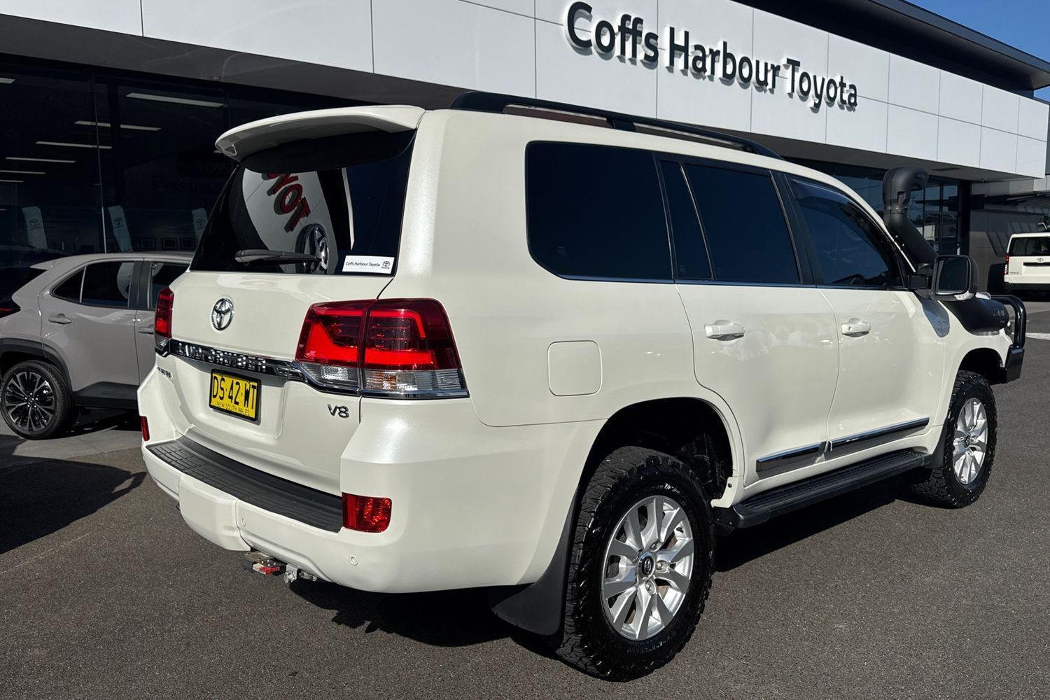 2020 Toyota Landcruiser Sahara in White