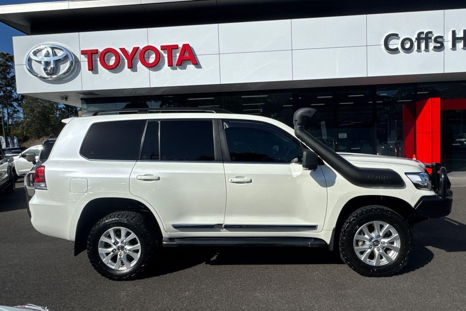 2020 Toyota Landcruiser Sahara in White