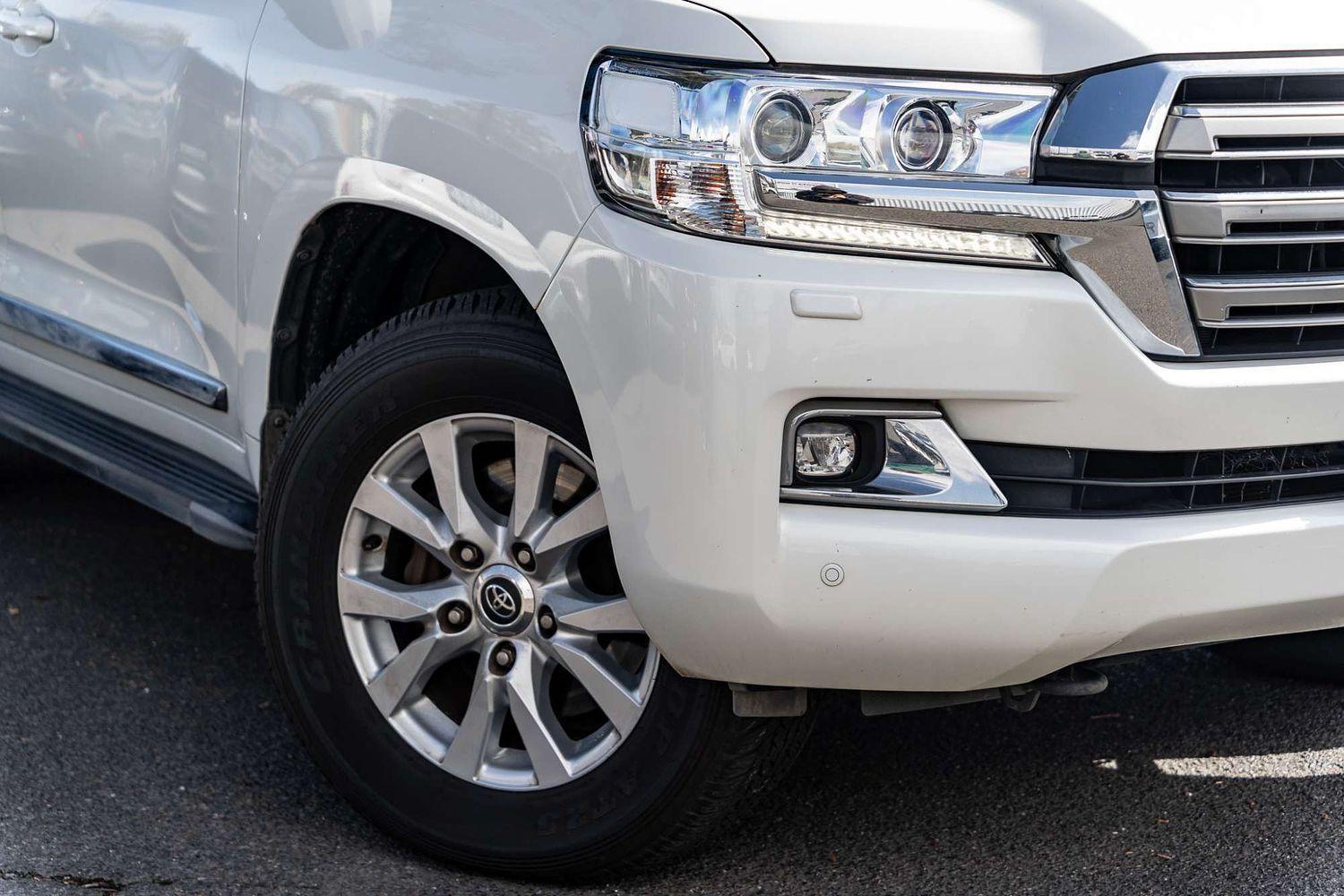 2018 Toyota Landcruiser Sahara in White
