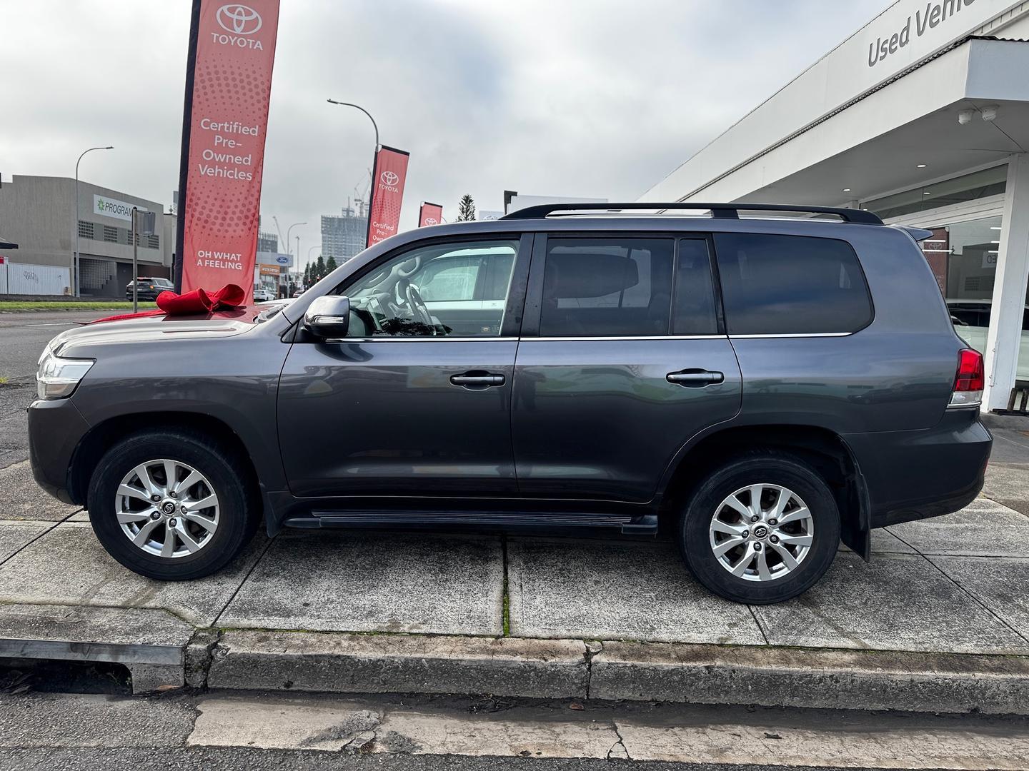 2018 Toyota Landcruiser VX in Silver
