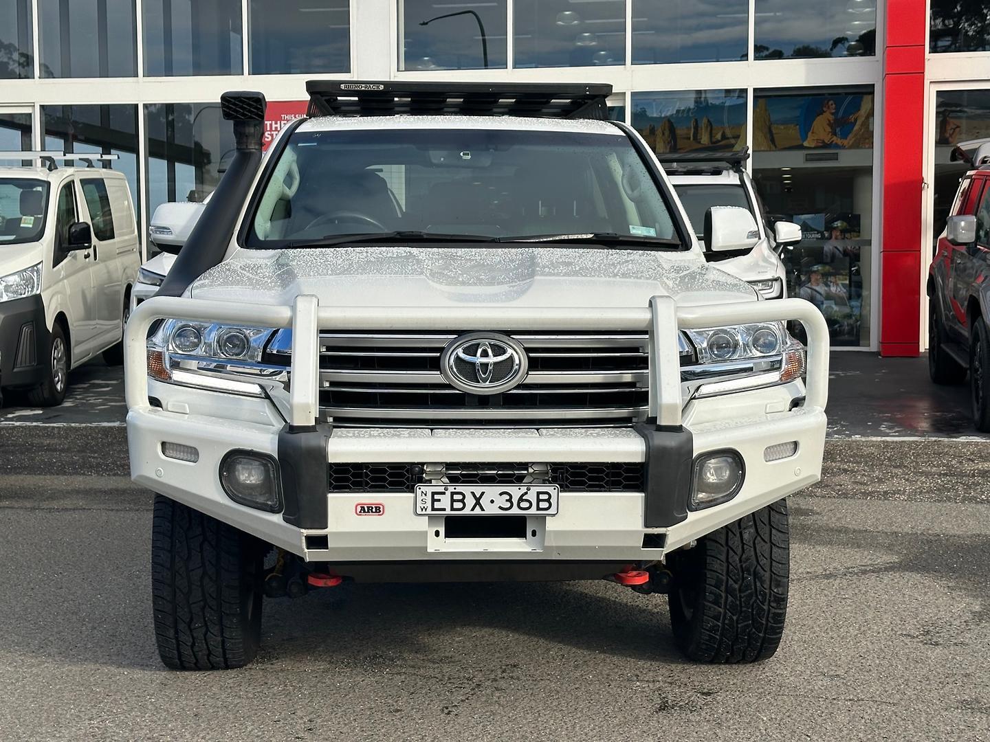 2019 Toyota Landcruiser VX in White