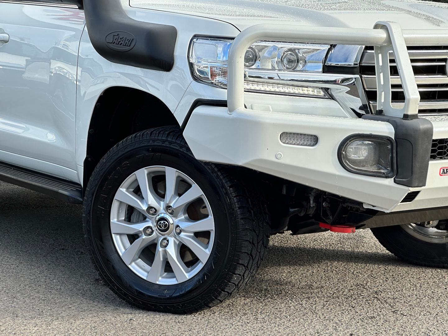 2019 Toyota Landcruiser VX in White