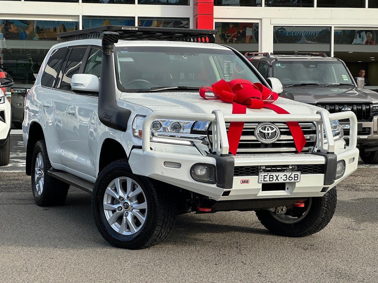 2019 Toyota Landcruiser VX in White