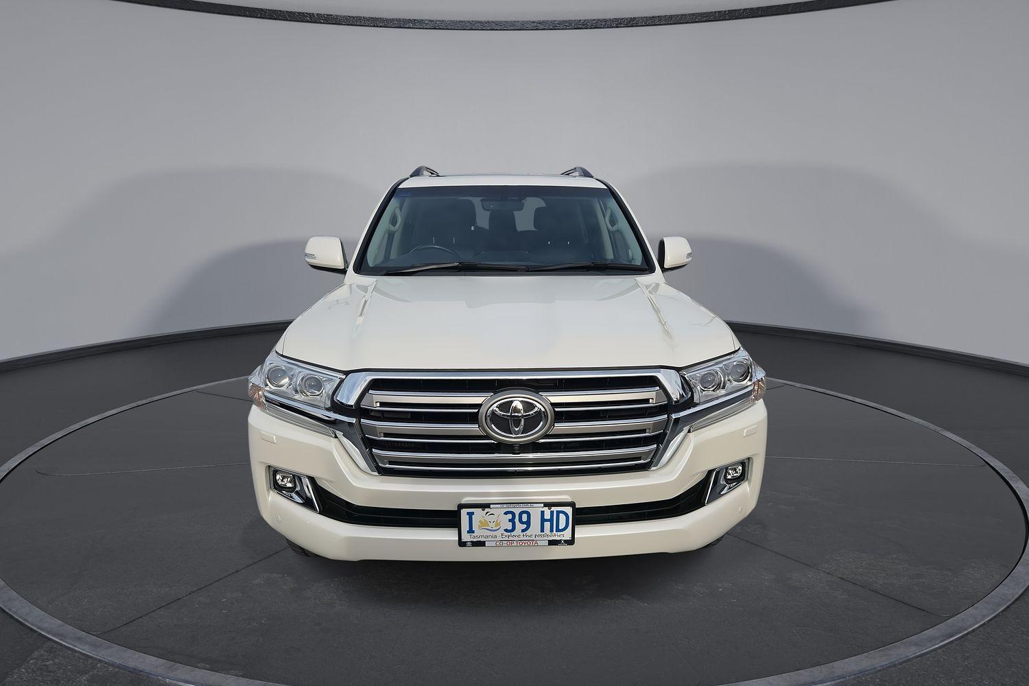 2019 Toyota Landcruiser VX in White