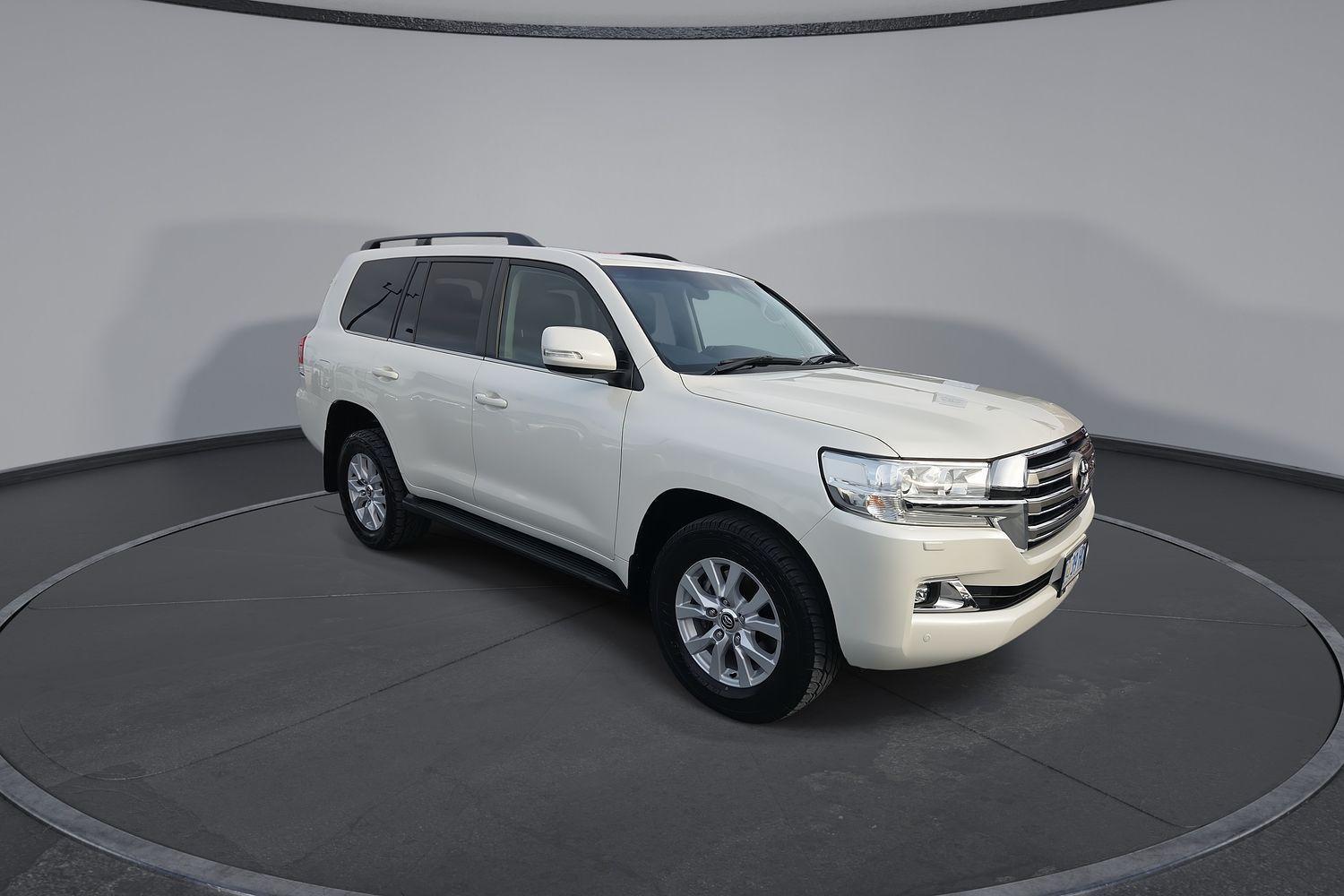 2019 Toyota Landcruiser VX in White