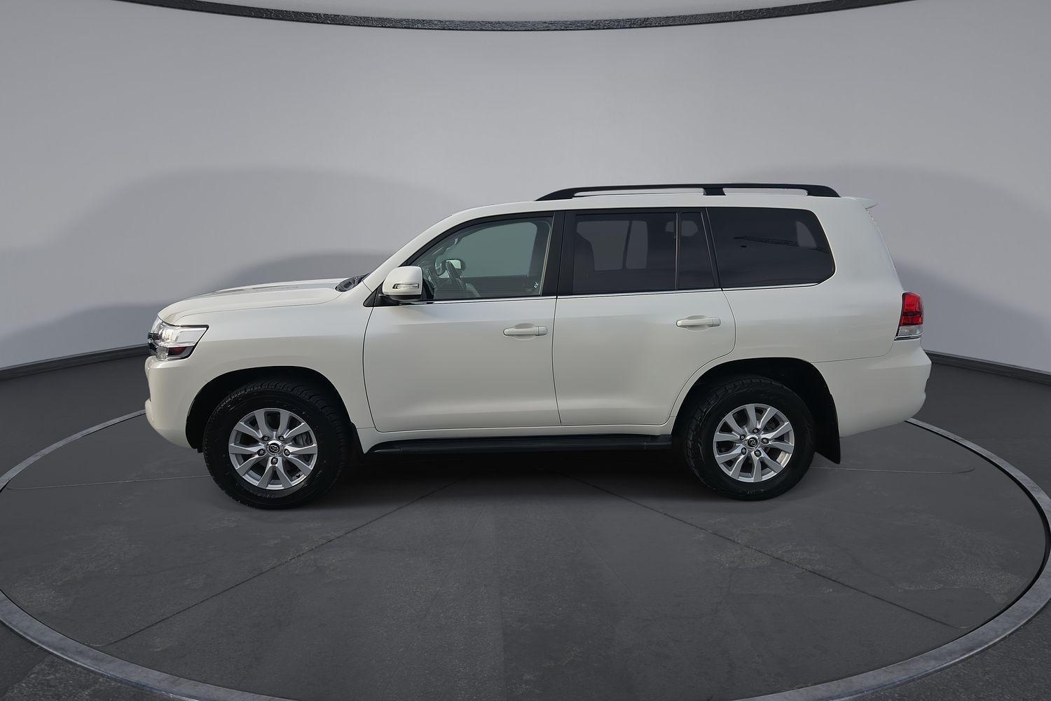 2019 Toyota Landcruiser VX in White