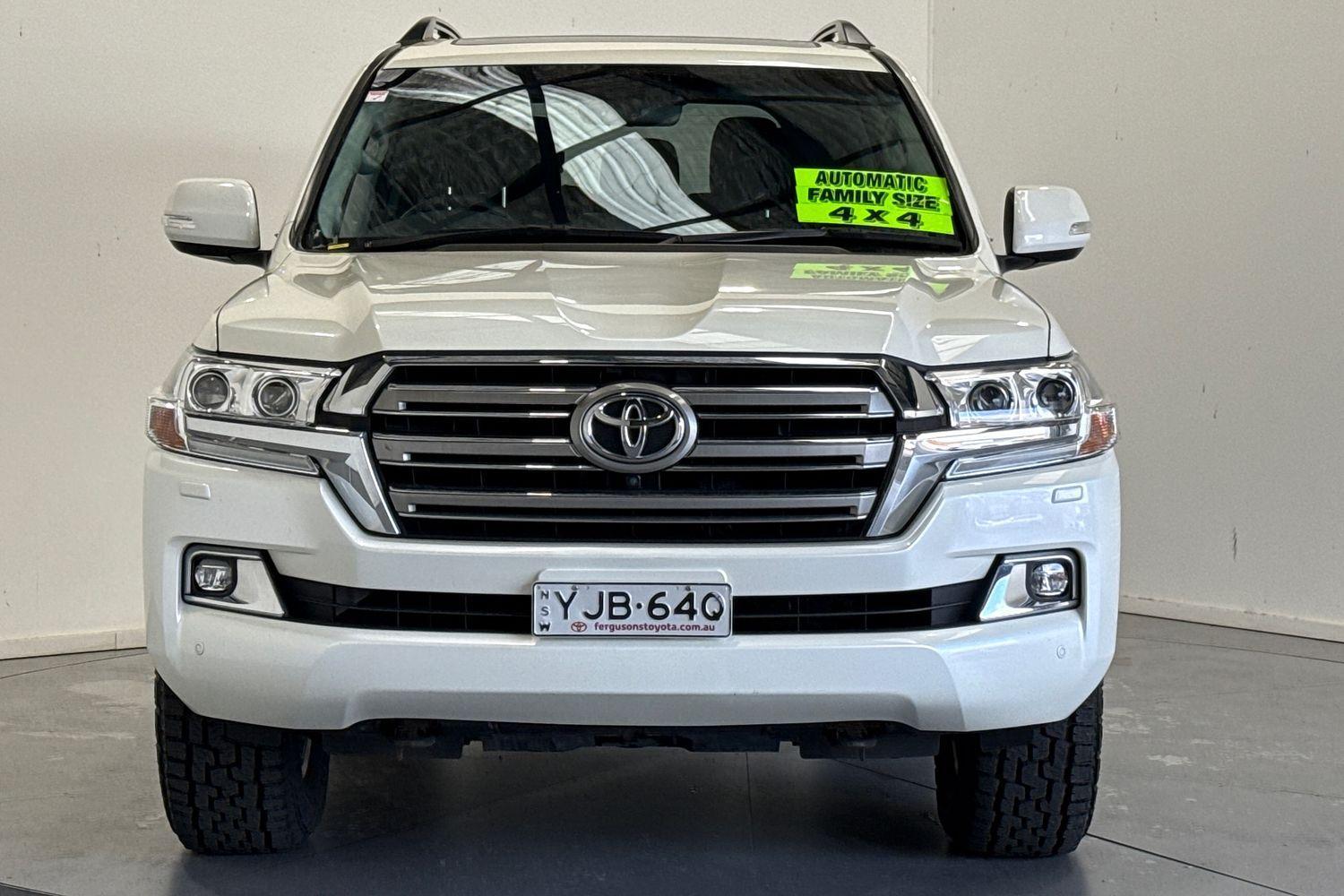 2019 Toyota Landcruiser VX in White