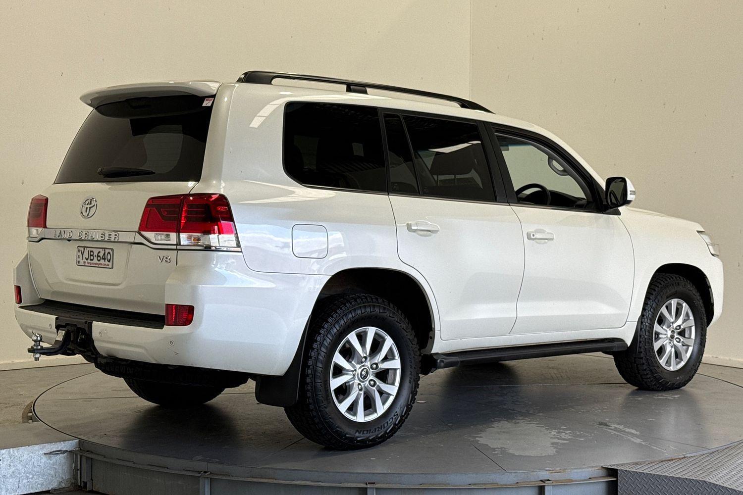 2019 Toyota Landcruiser VX in White