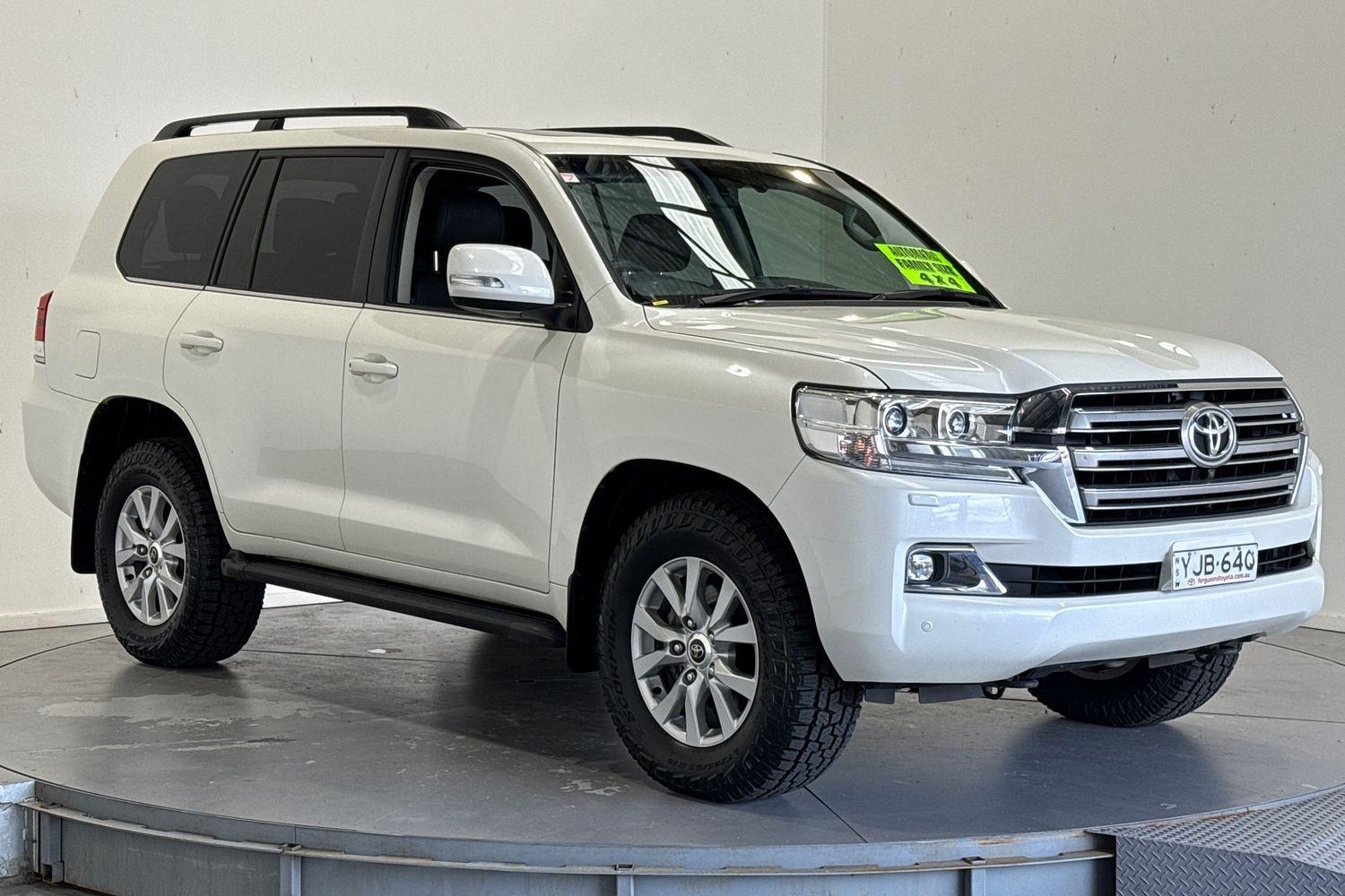 2019 Toyota Landcruiser VX in White