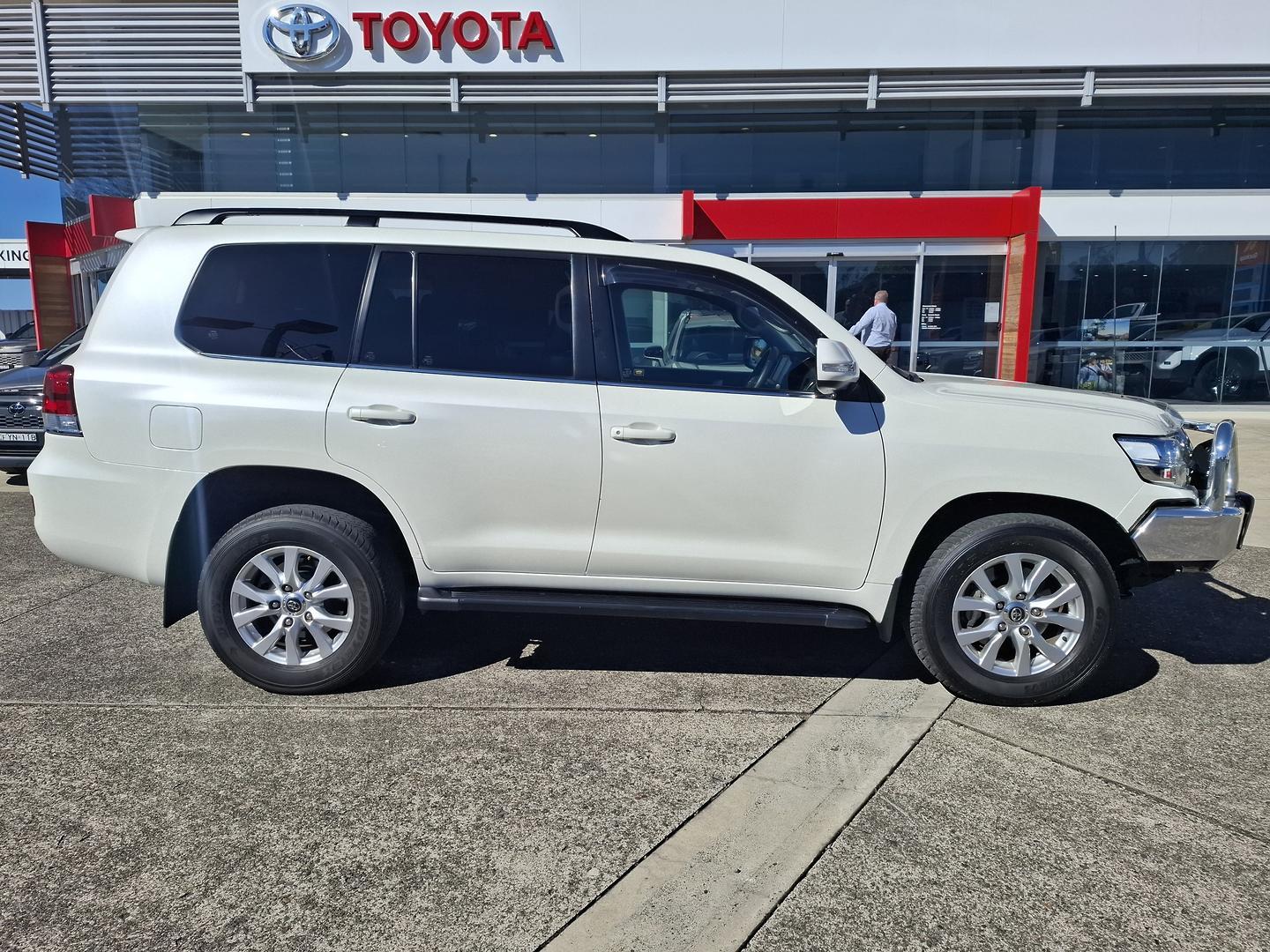 2019 Toyota Landcruiser VX in White