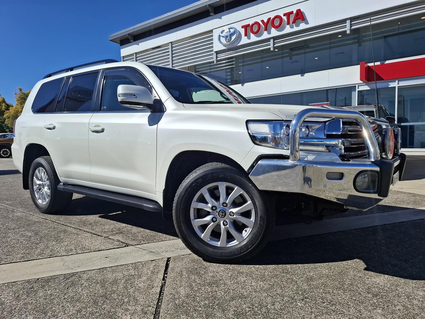 2019 Toyota Landcruiser VX in White