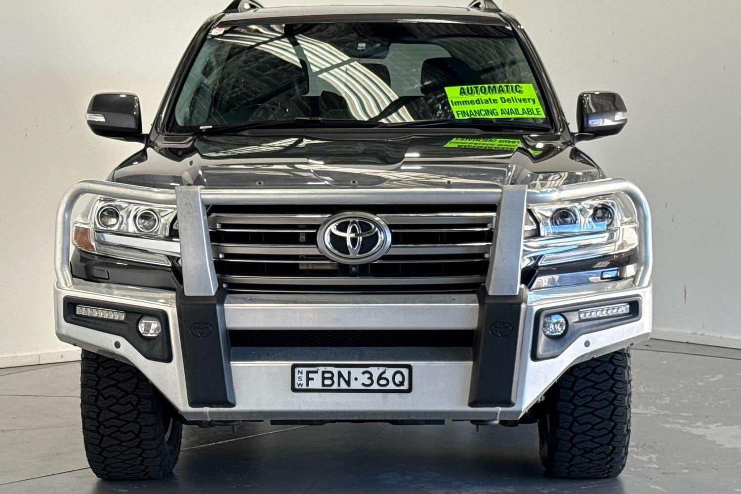 2020 Toyota Landcruiser VX in Silver