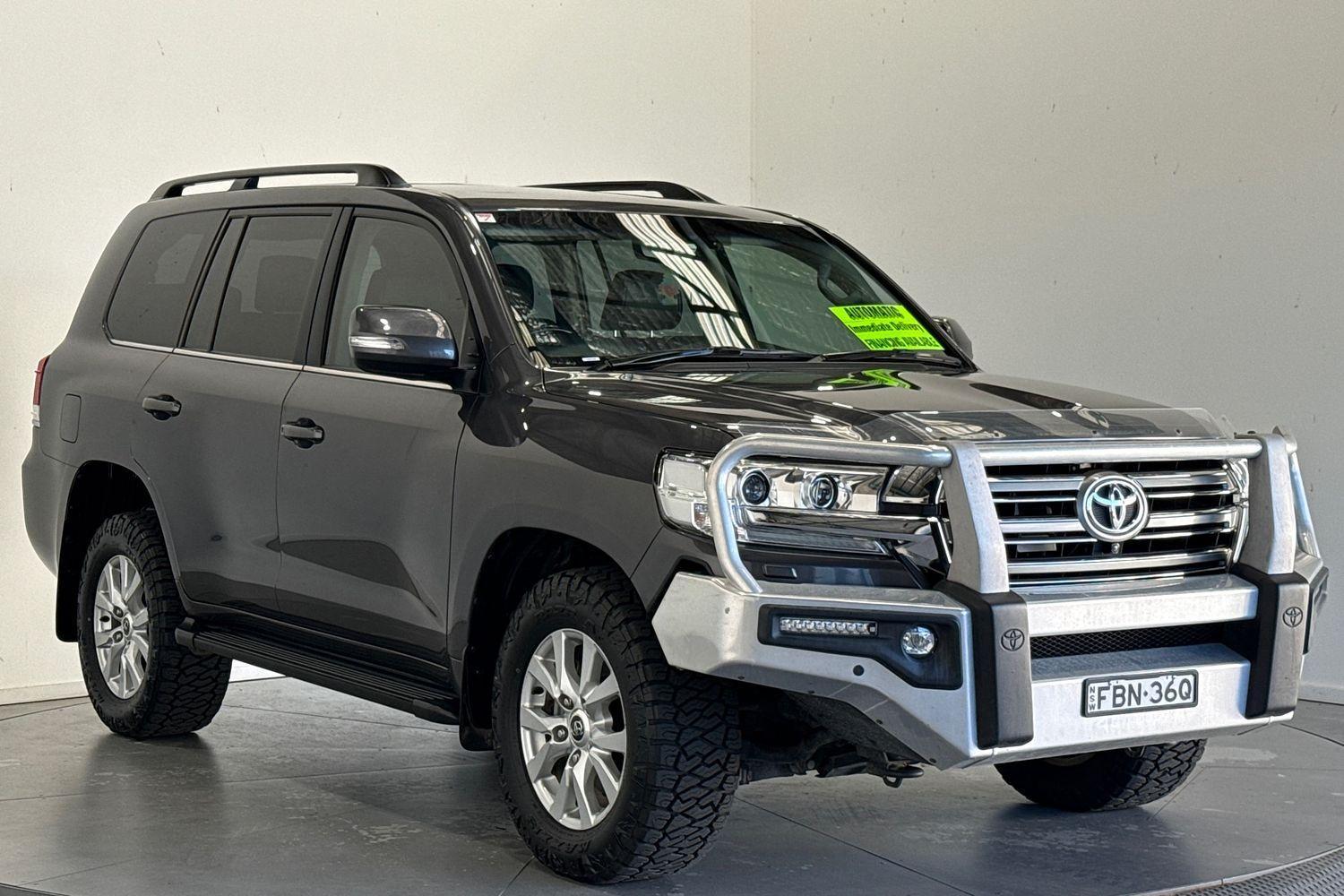 2020 Toyota Landcruiser VX in Silver