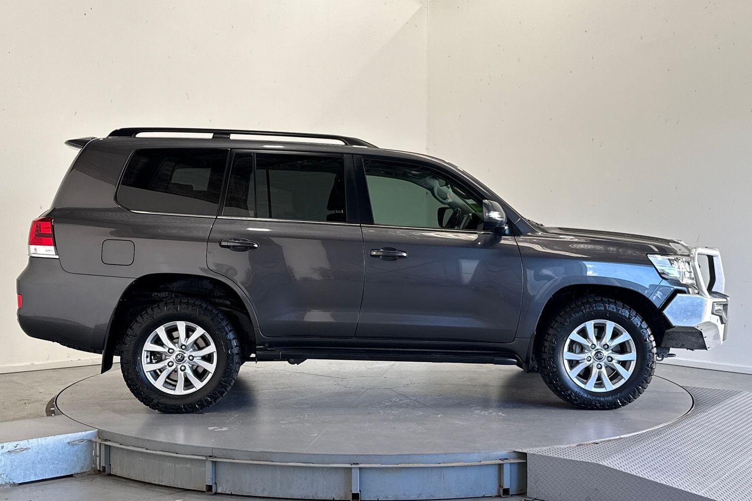 2020 Toyota Landcruiser VX in Silver