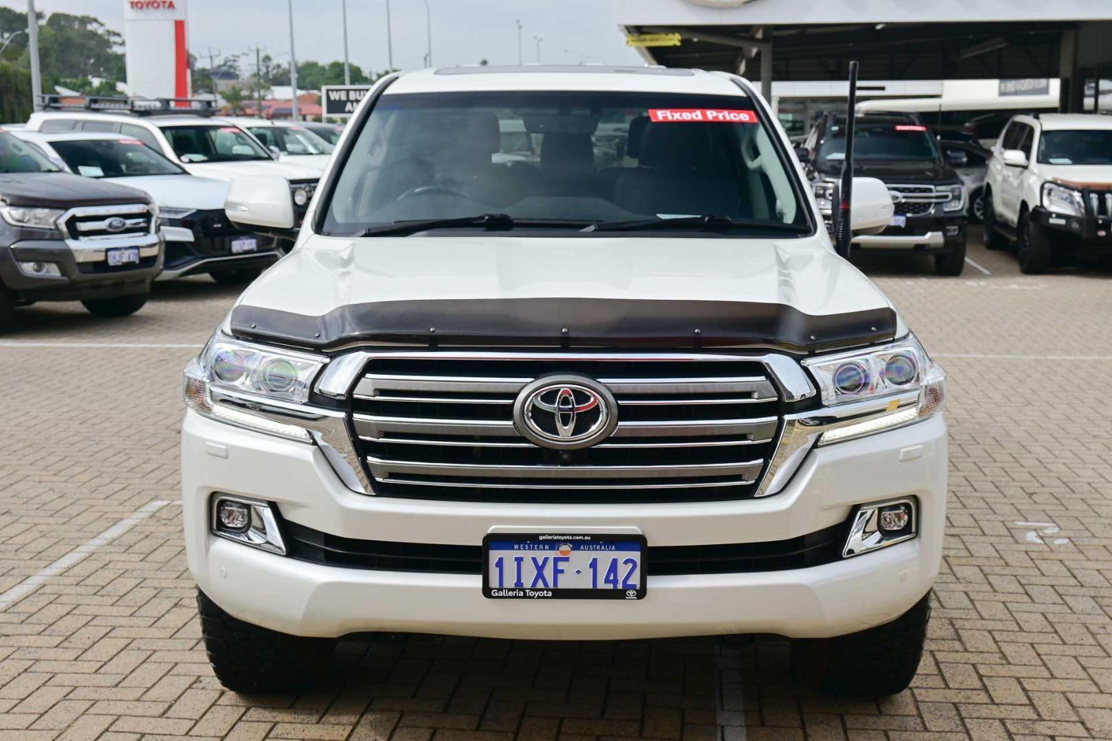 2021 Toyota Landcruiser VX in White