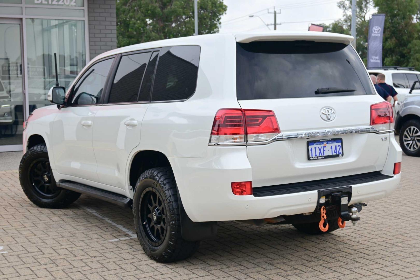 2021 Toyota Landcruiser VX in White