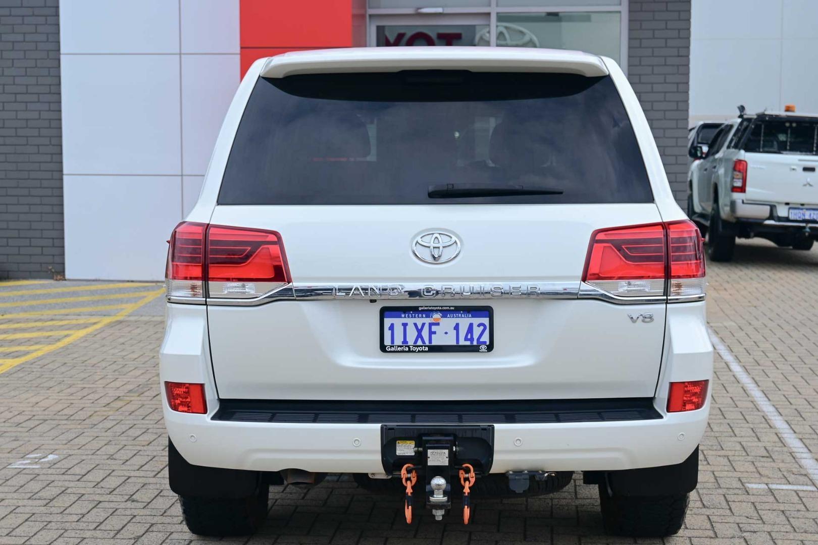 2021 Toyota Landcruiser VX in White