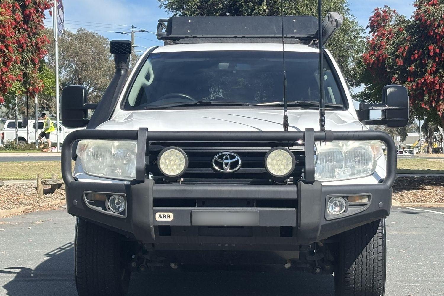 2013 Toyota Landcruiser GXL in White