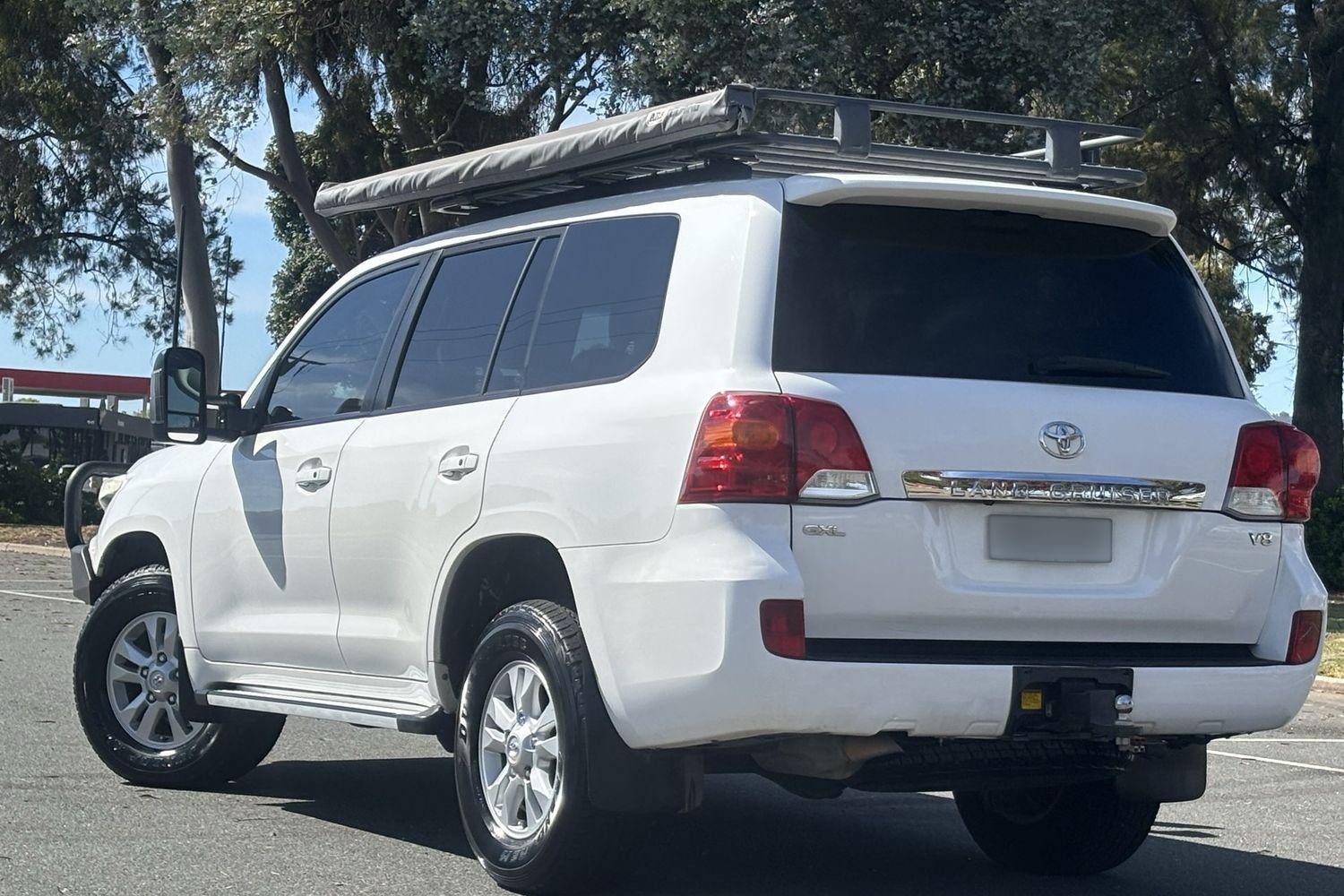 2013 Toyota Landcruiser GXL in White