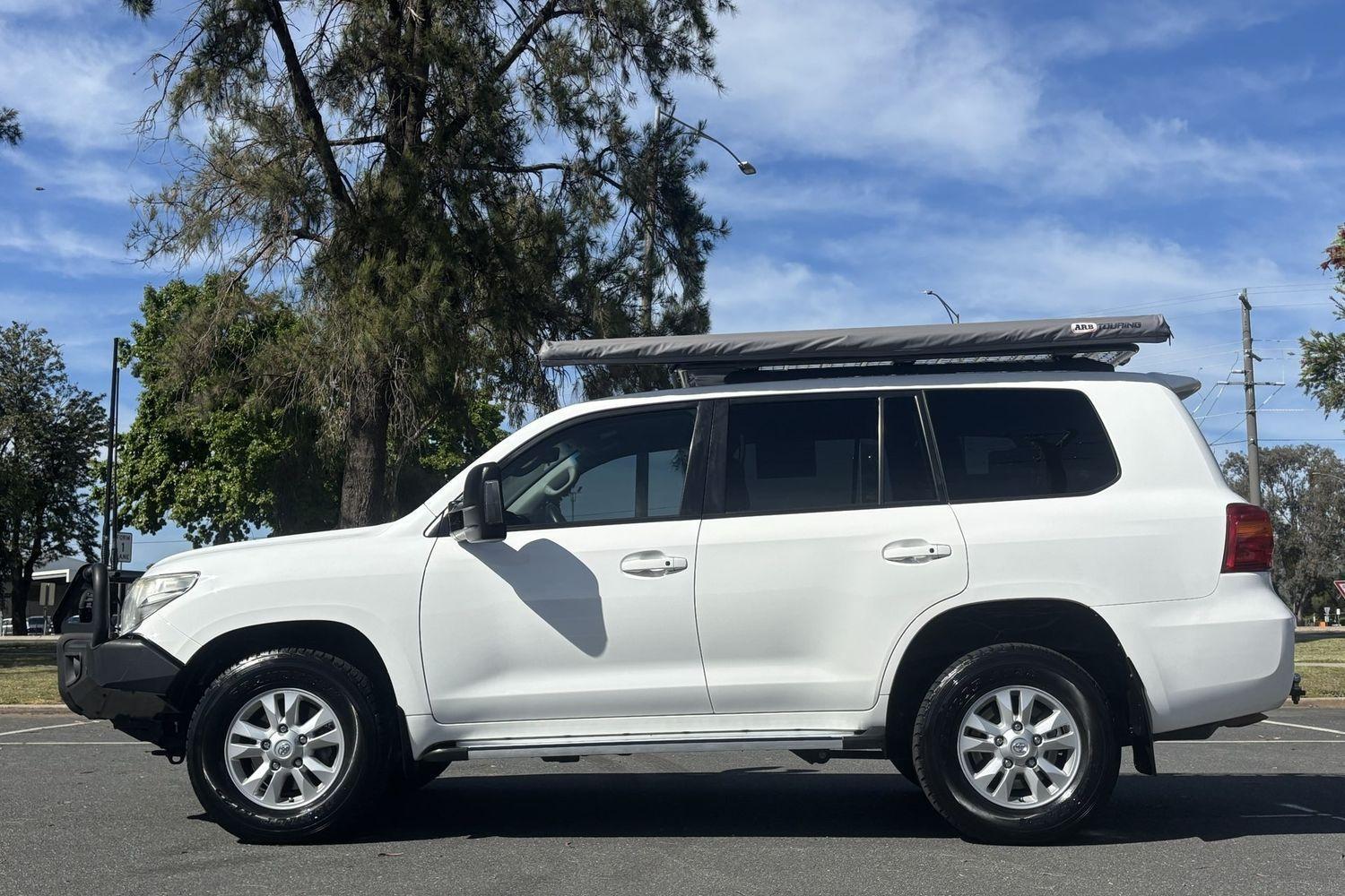 2013 Toyota Landcruiser GXL in White