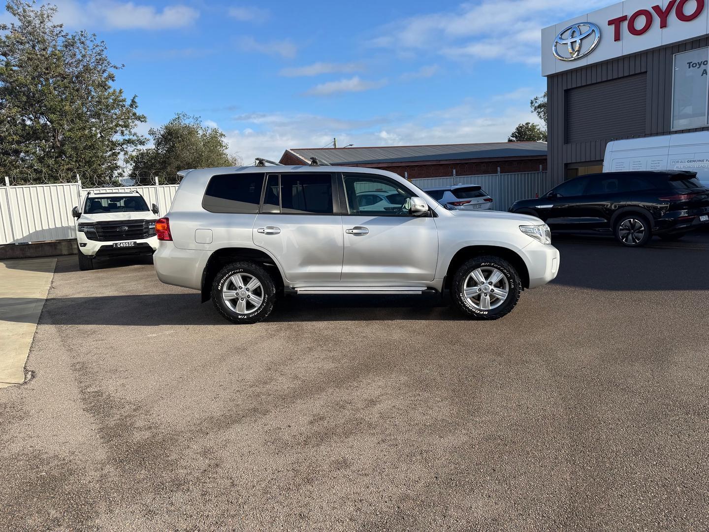 2014 Toyota Landcruiser SE in Silver