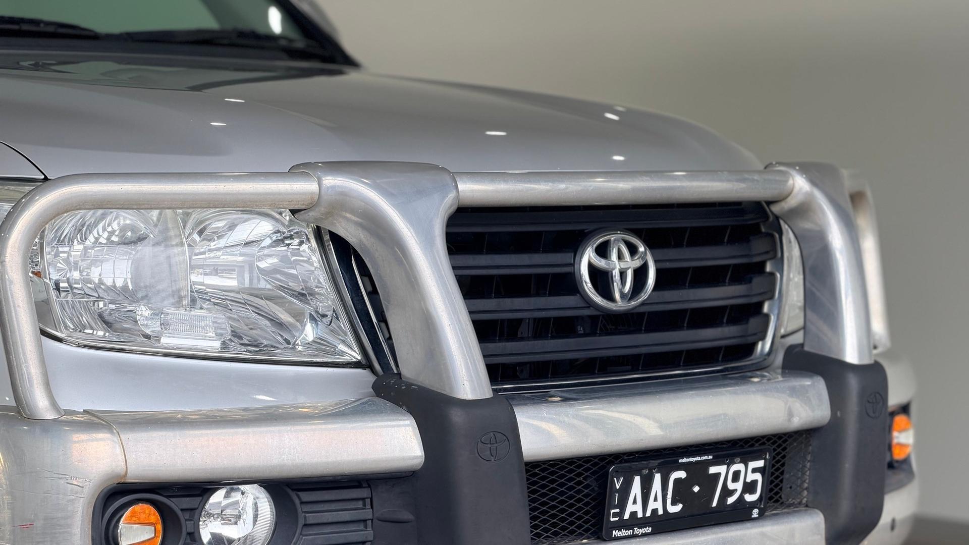 2013 Toyota Landcruiser 200 SE in Silver