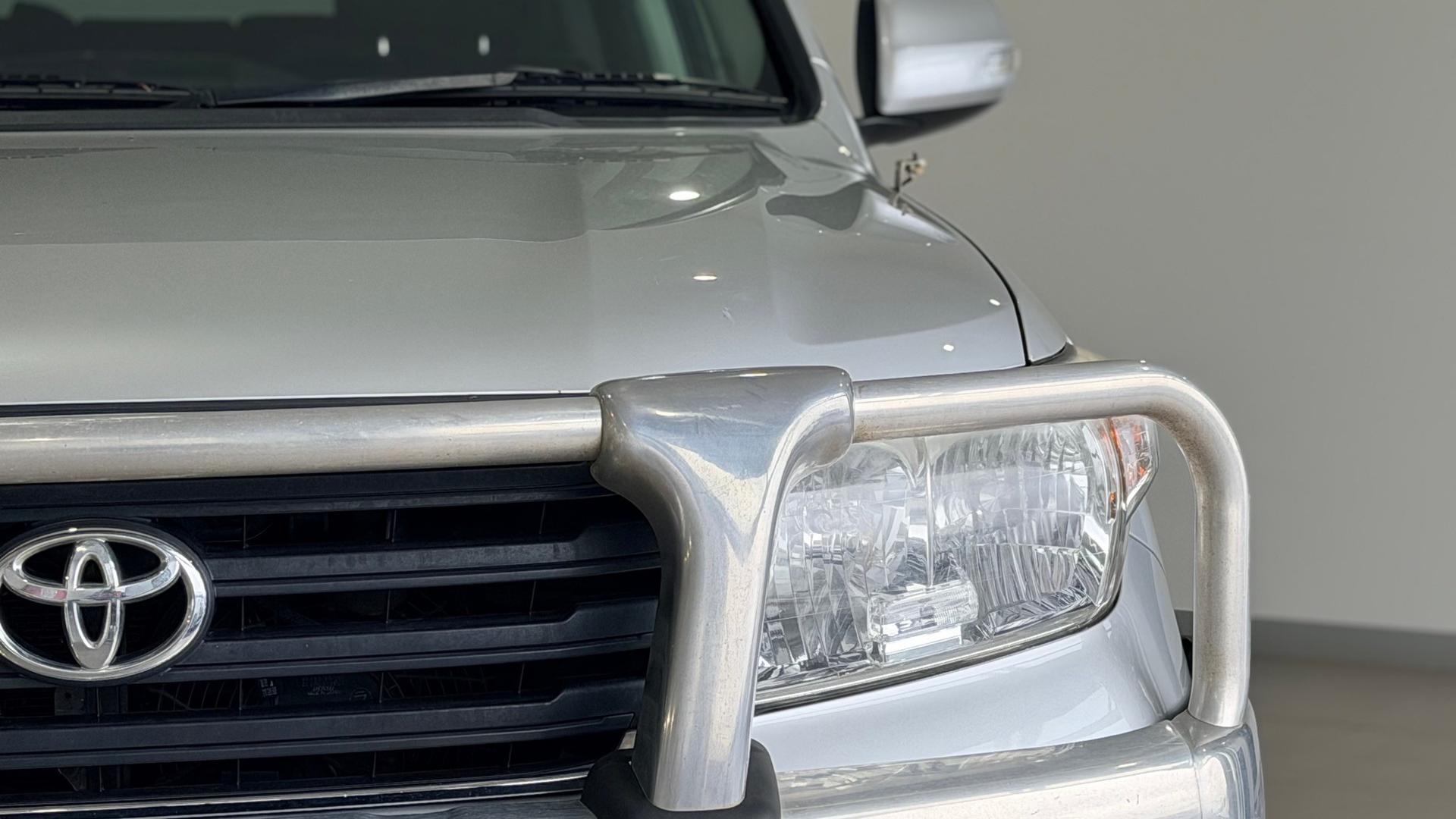 2013 Toyota Landcruiser 200 SE in Silver