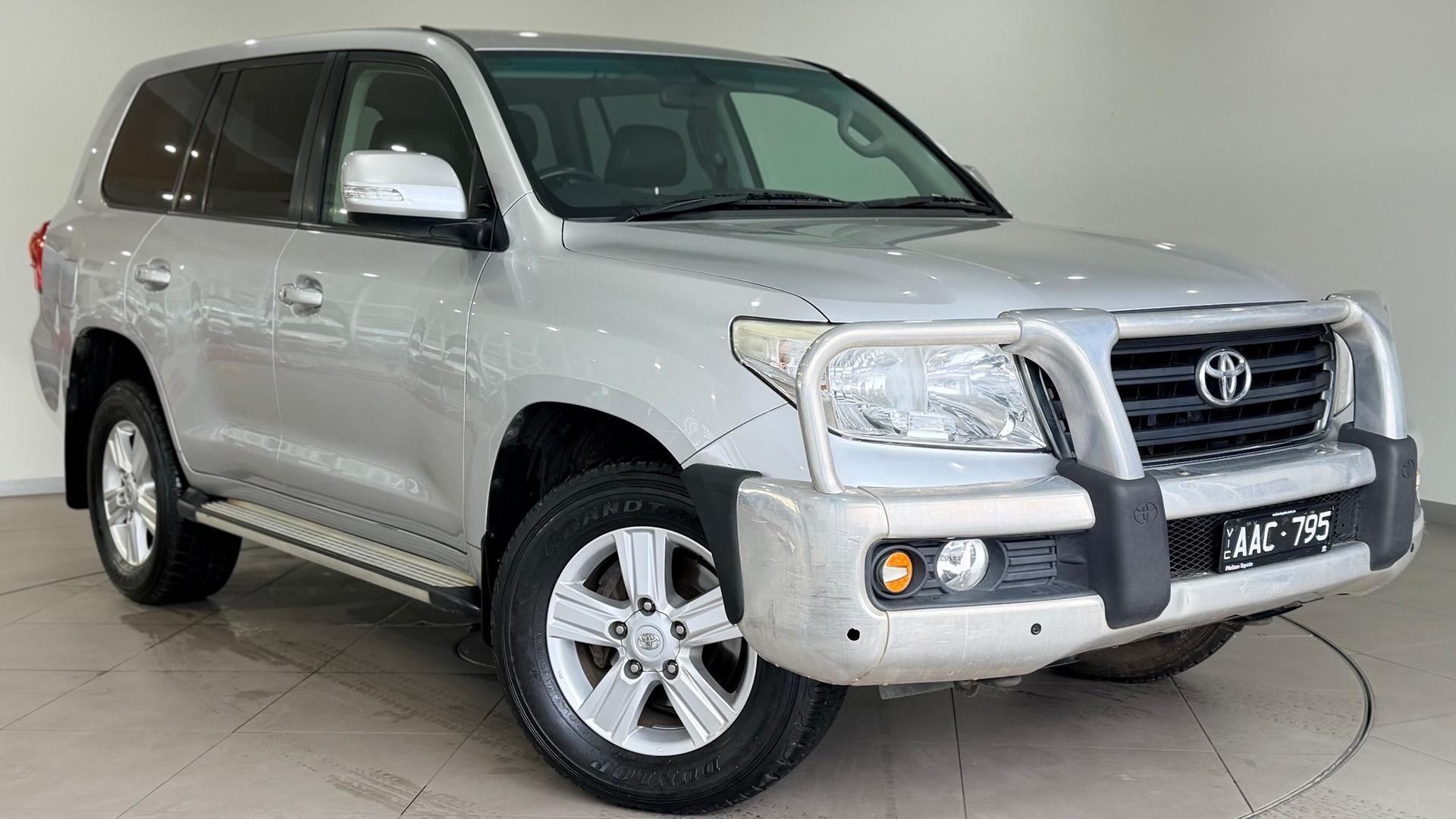 2013 Toyota Landcruiser 200 SE in Silver