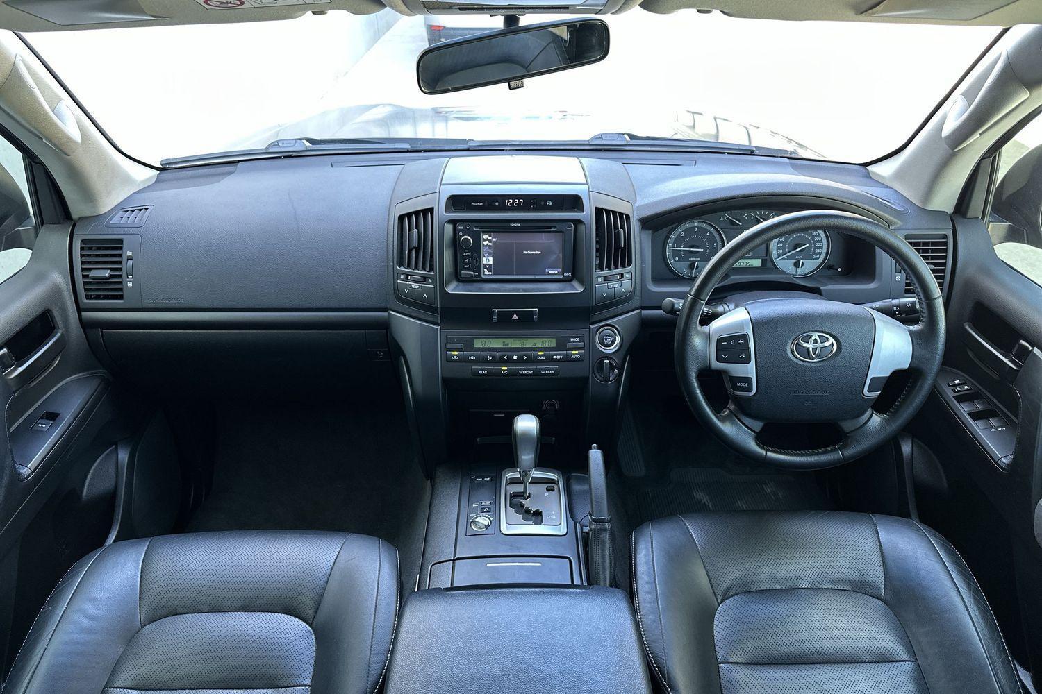 2014 Toyota Landcruiser SE in Silver