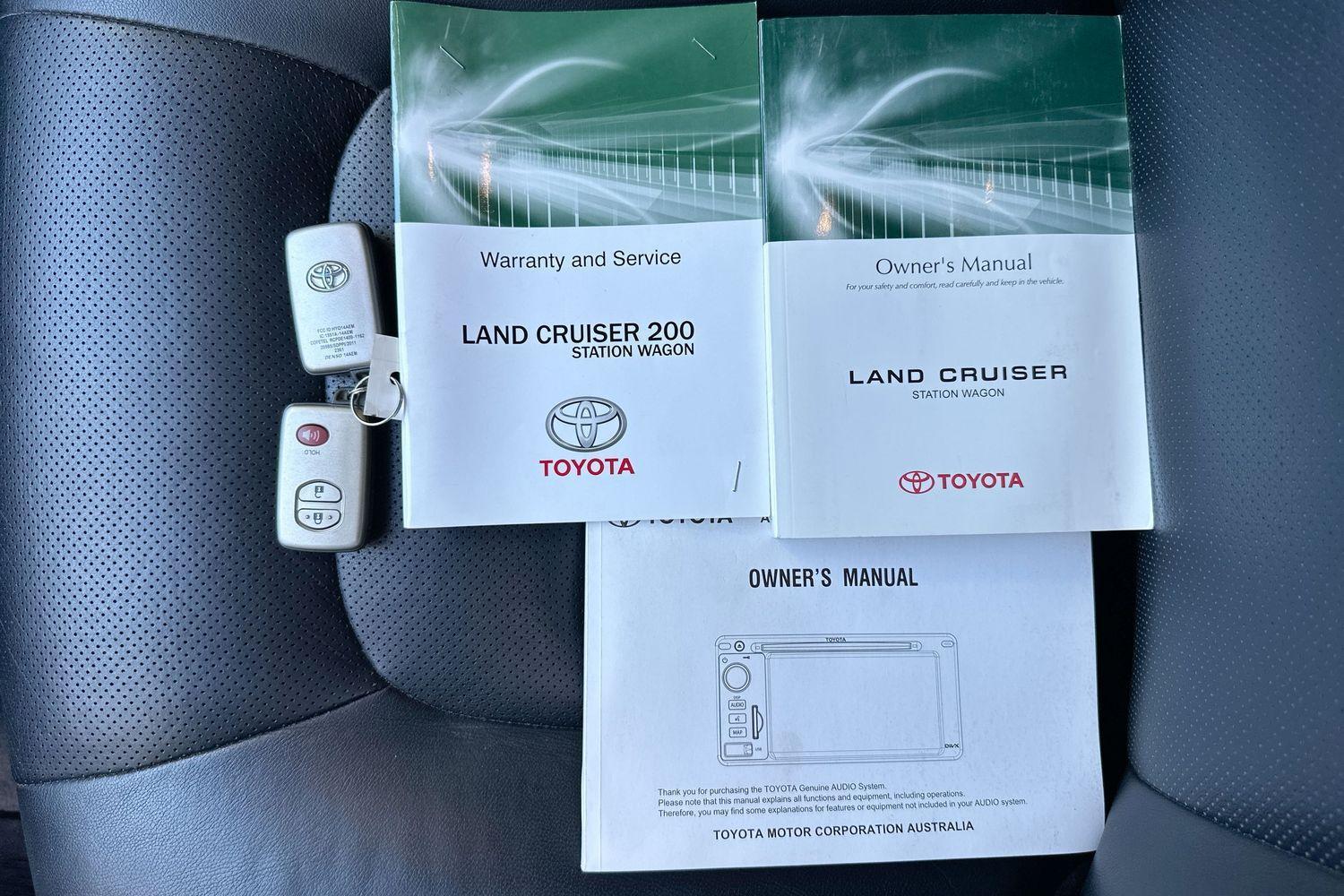 2014 Toyota Landcruiser SE in Silver