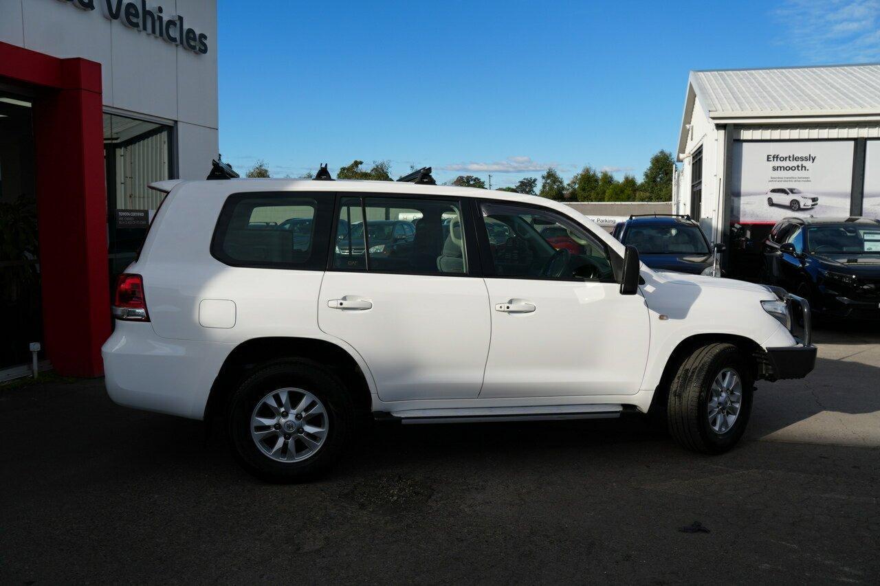 2010 Toyota Landcruiser GXL in White