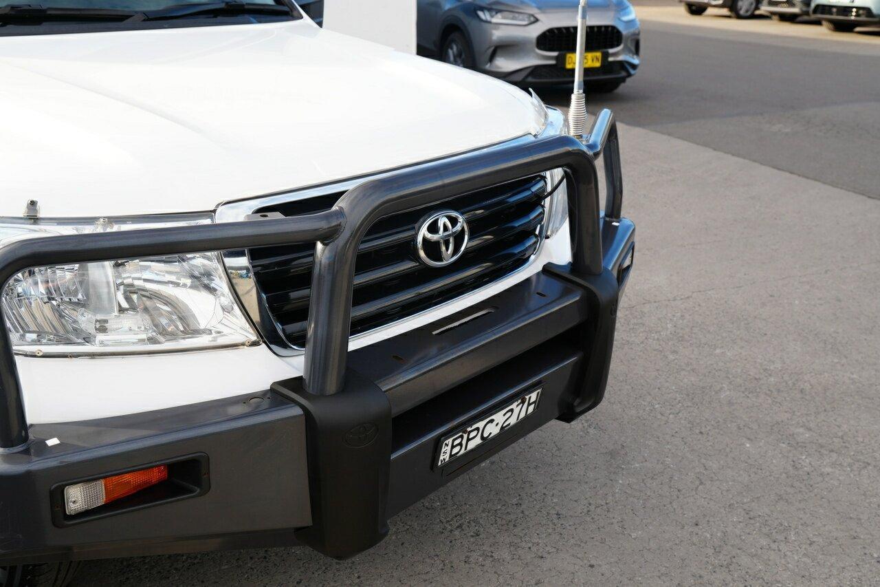 2010 Toyota Landcruiser GXL in White