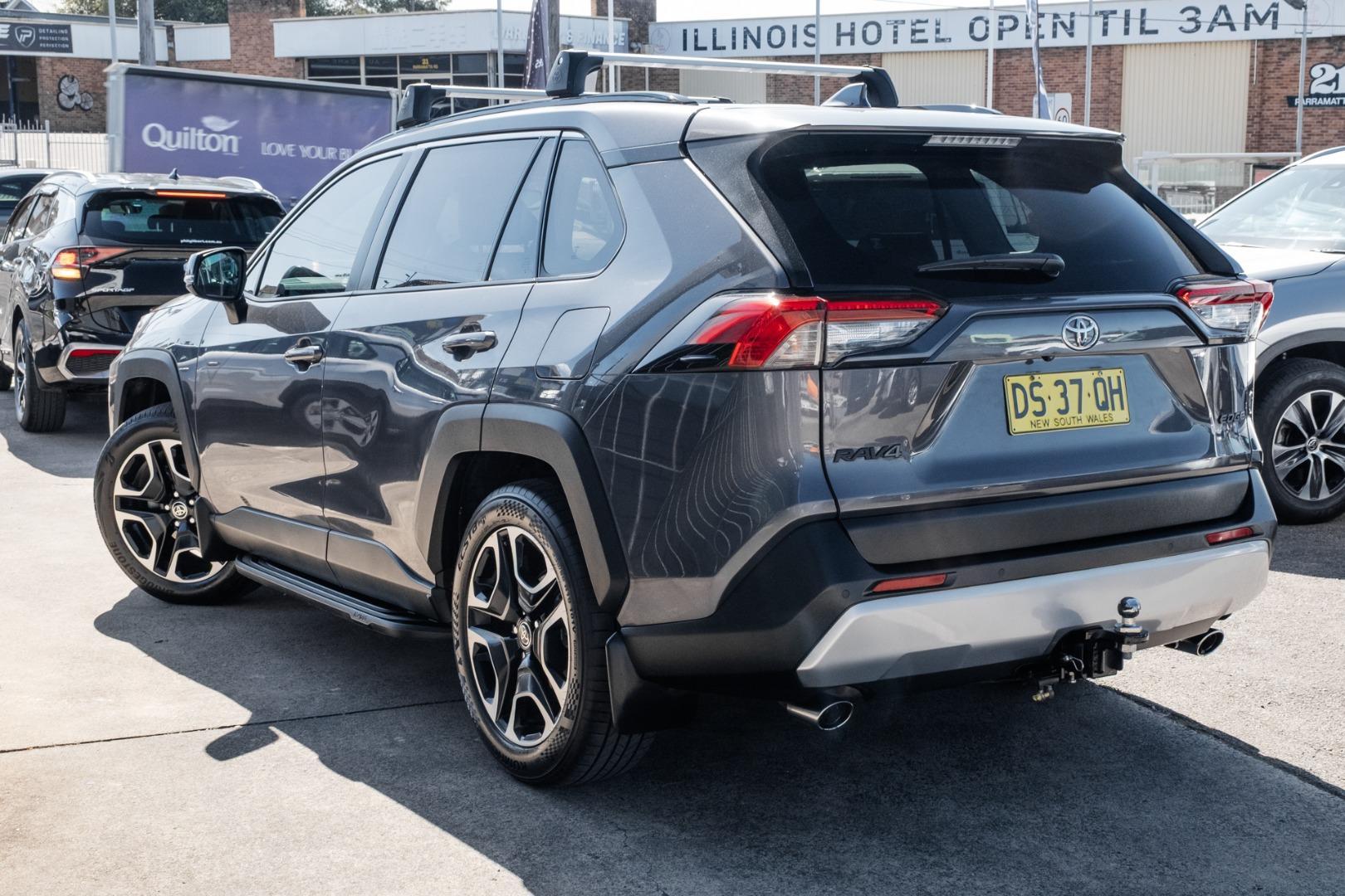 2021 Toyota RAV4 Edge AWD in Silver