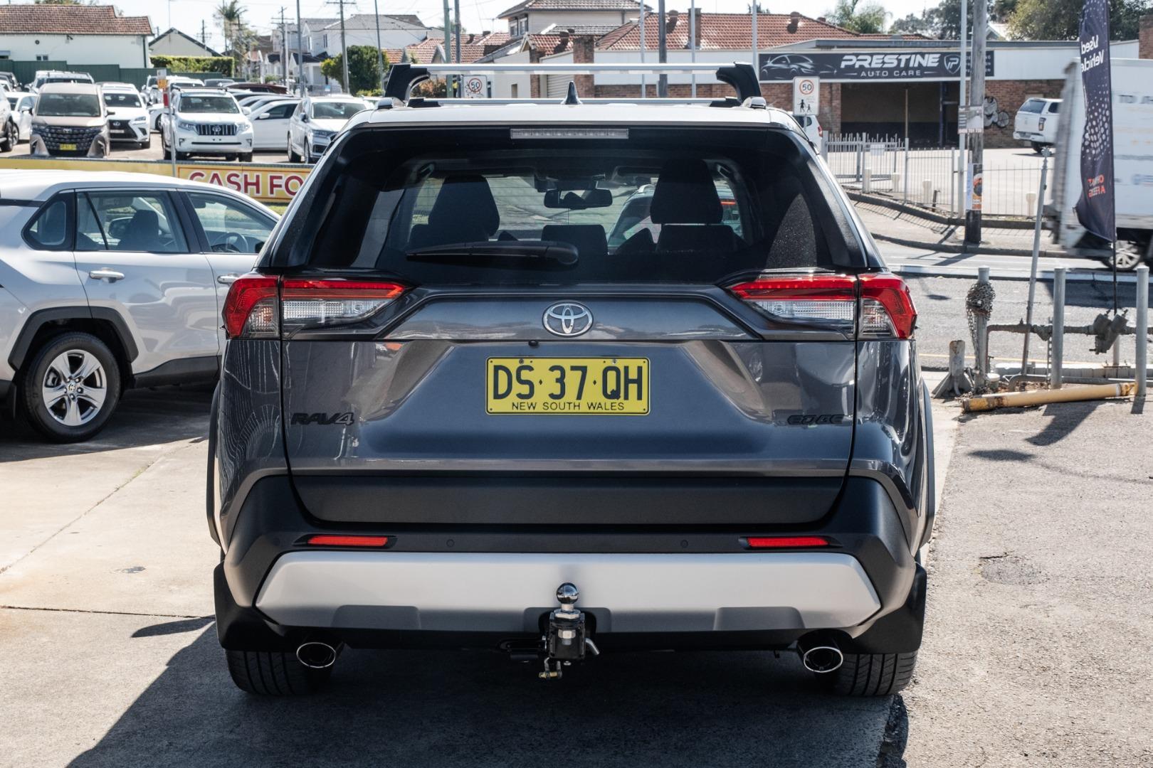 2021 Toyota RAV4 Edge AWD in Silver