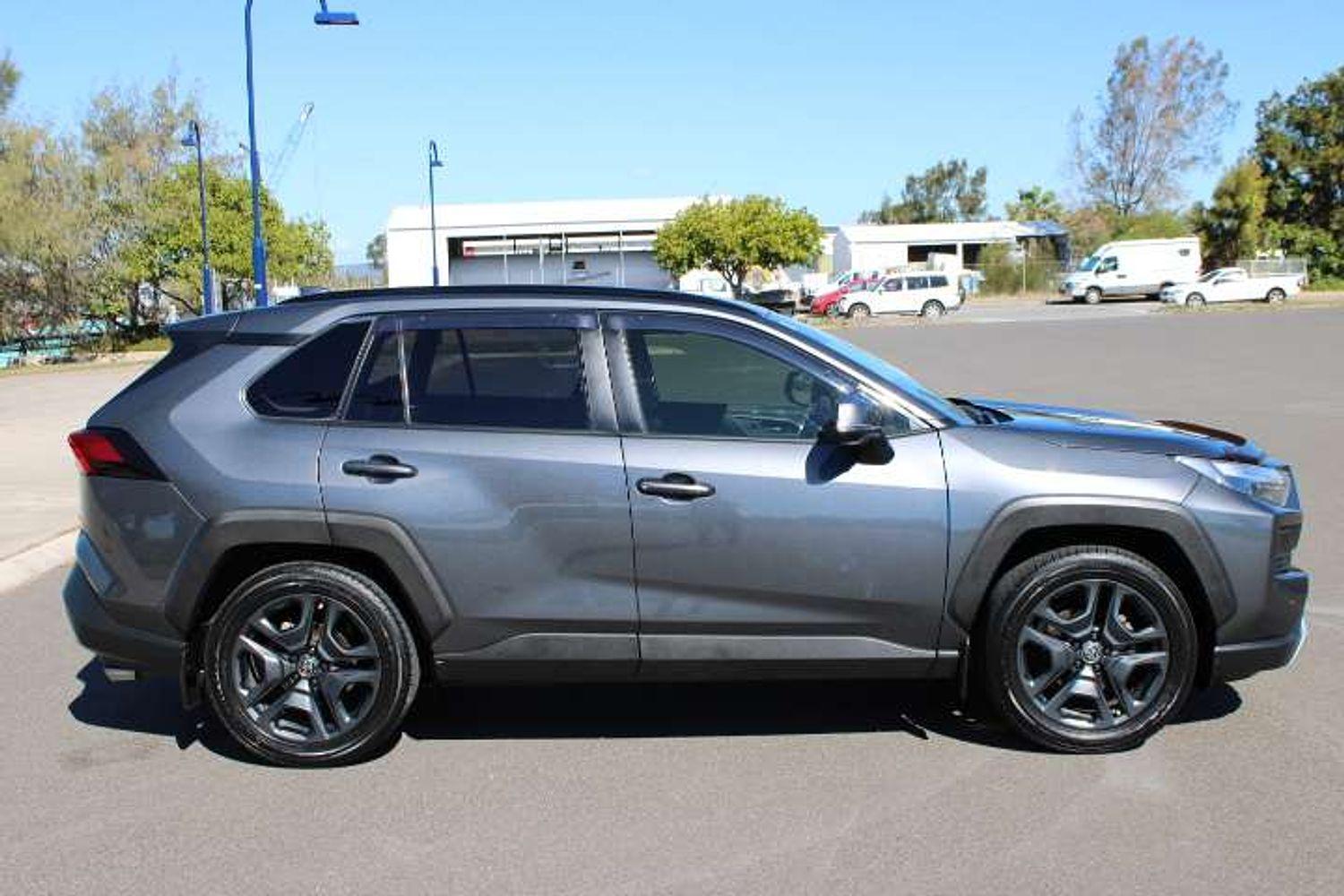 2022 Toyota RAV4 Edge AWD in Silver