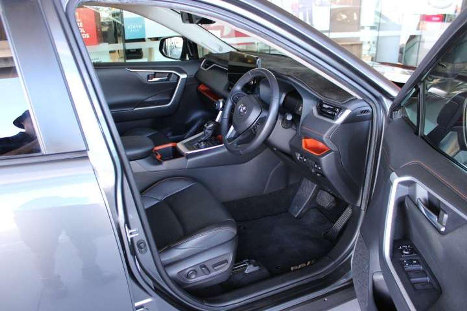 2022 Toyota RAV4 Edge AWD in Silver