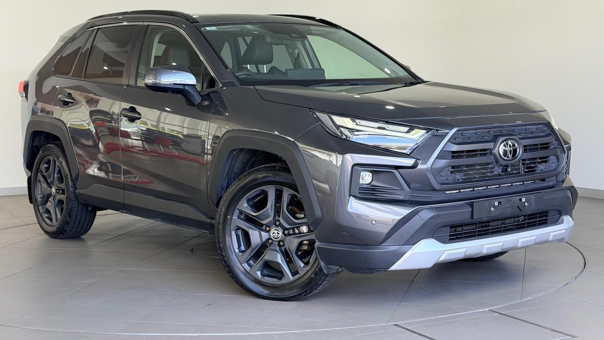 2022 Toyota RAV4 Edge AWD in Silver