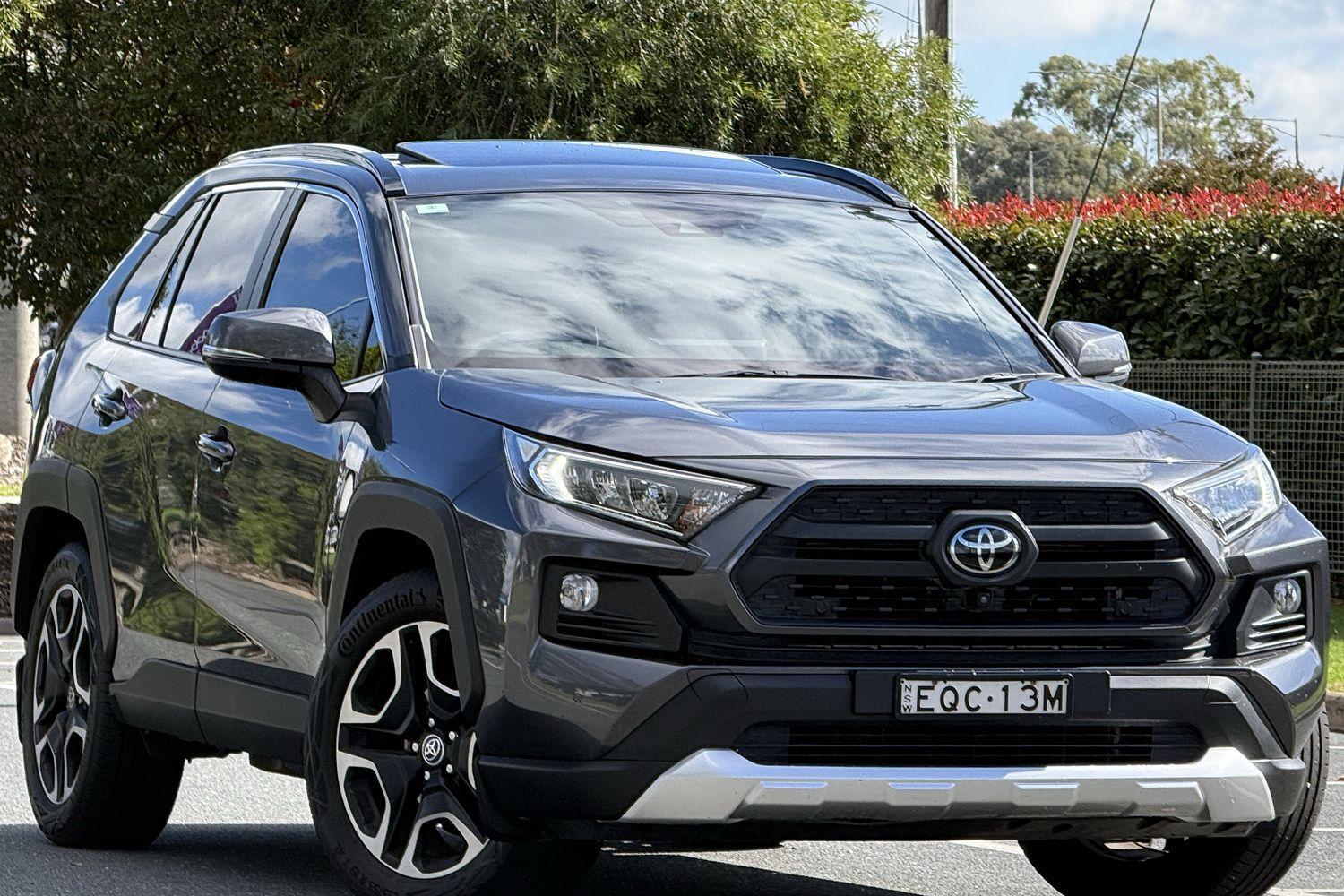 2021 Toyota RAV4 Edge AWD in Silver