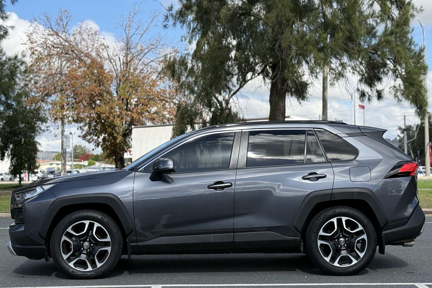 2021 Toyota RAV4 Edge AWD in Silver