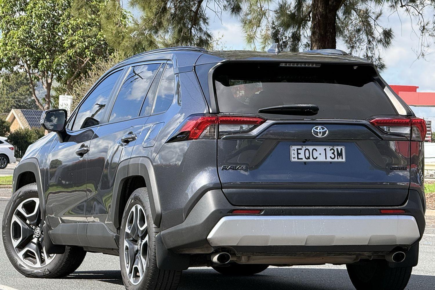 2021 Toyota RAV4 Edge AWD in Silver