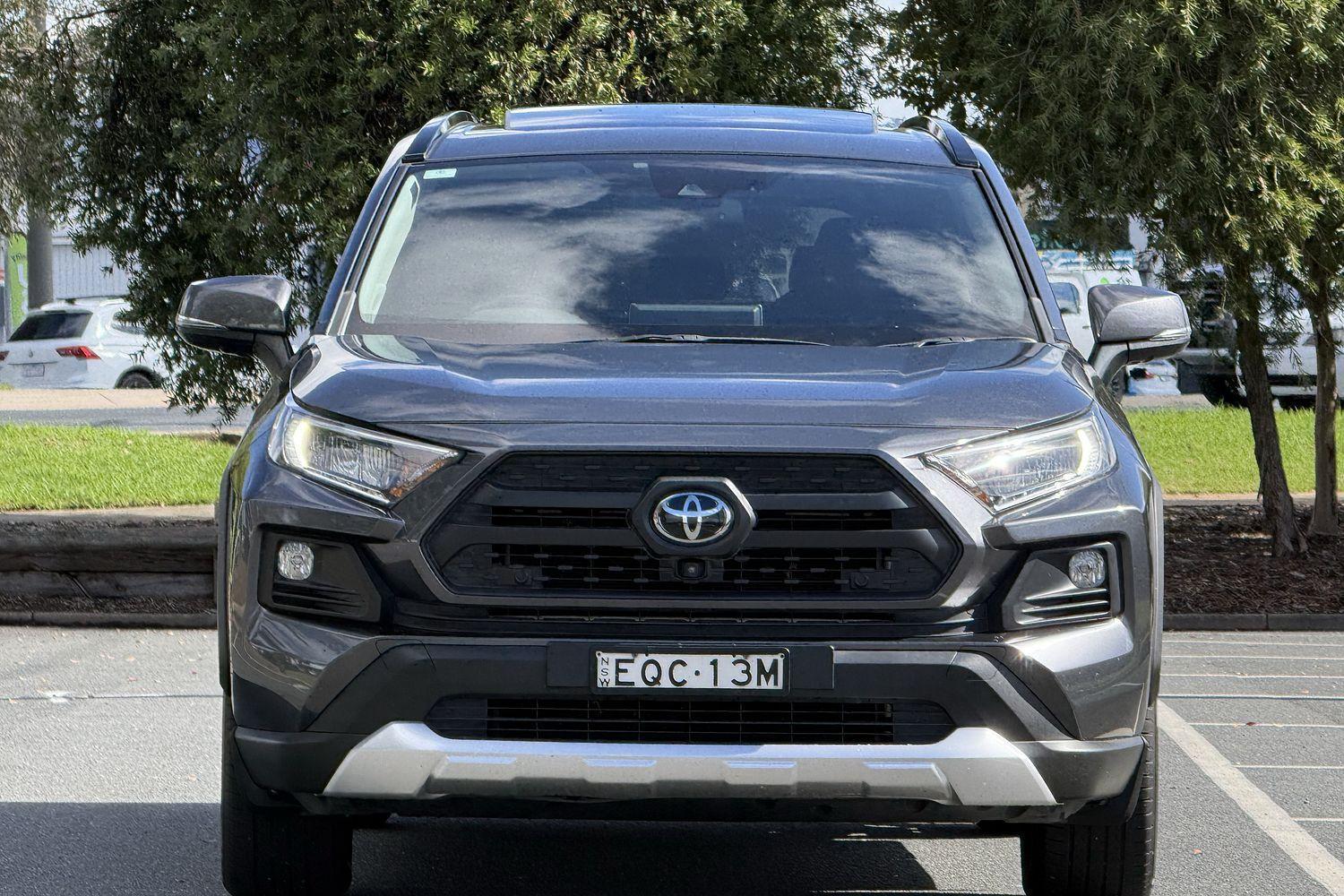 2021 Toyota RAV4 Edge AWD in Silver