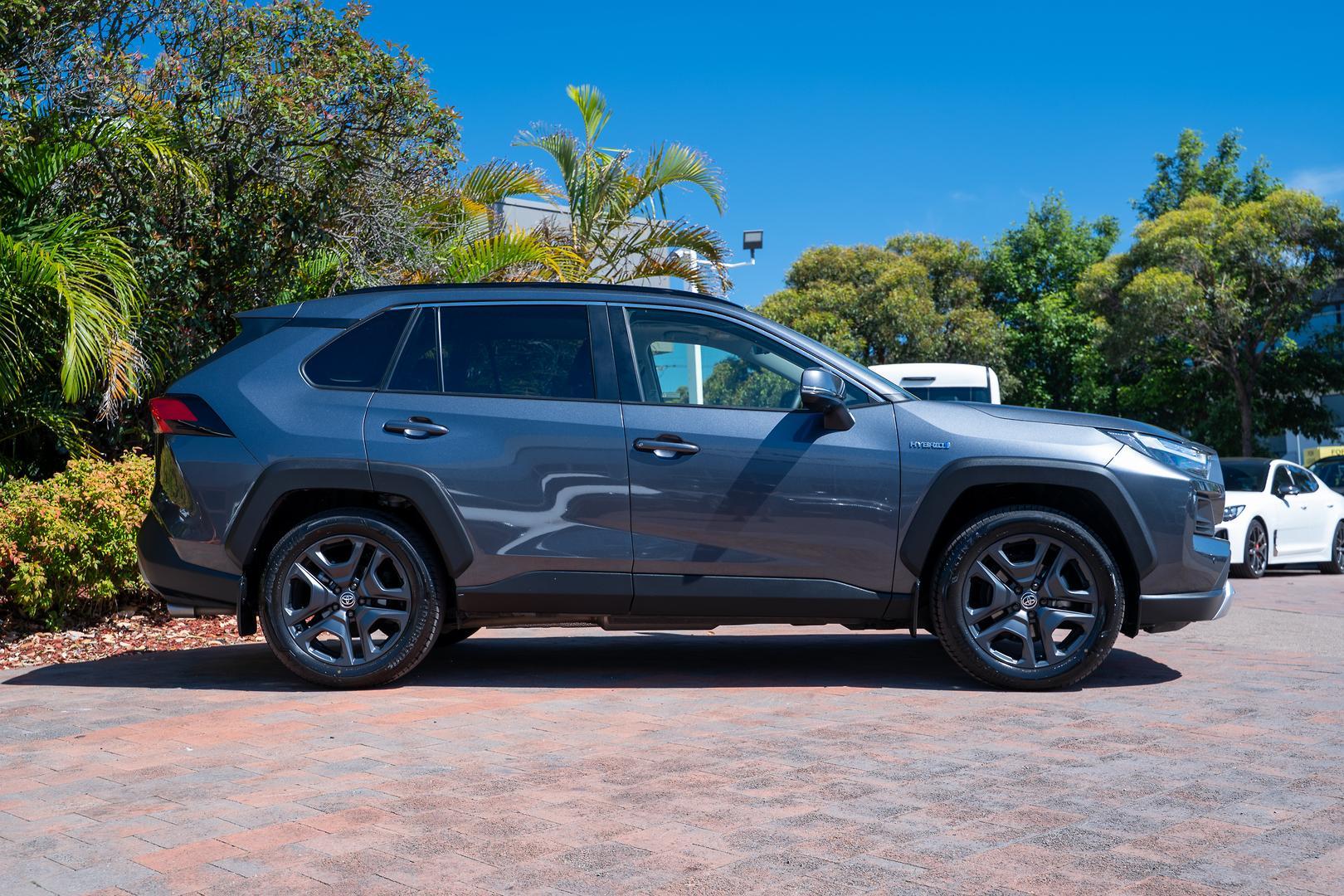 2024 Toyota RAV4 Edge AWD in Silver