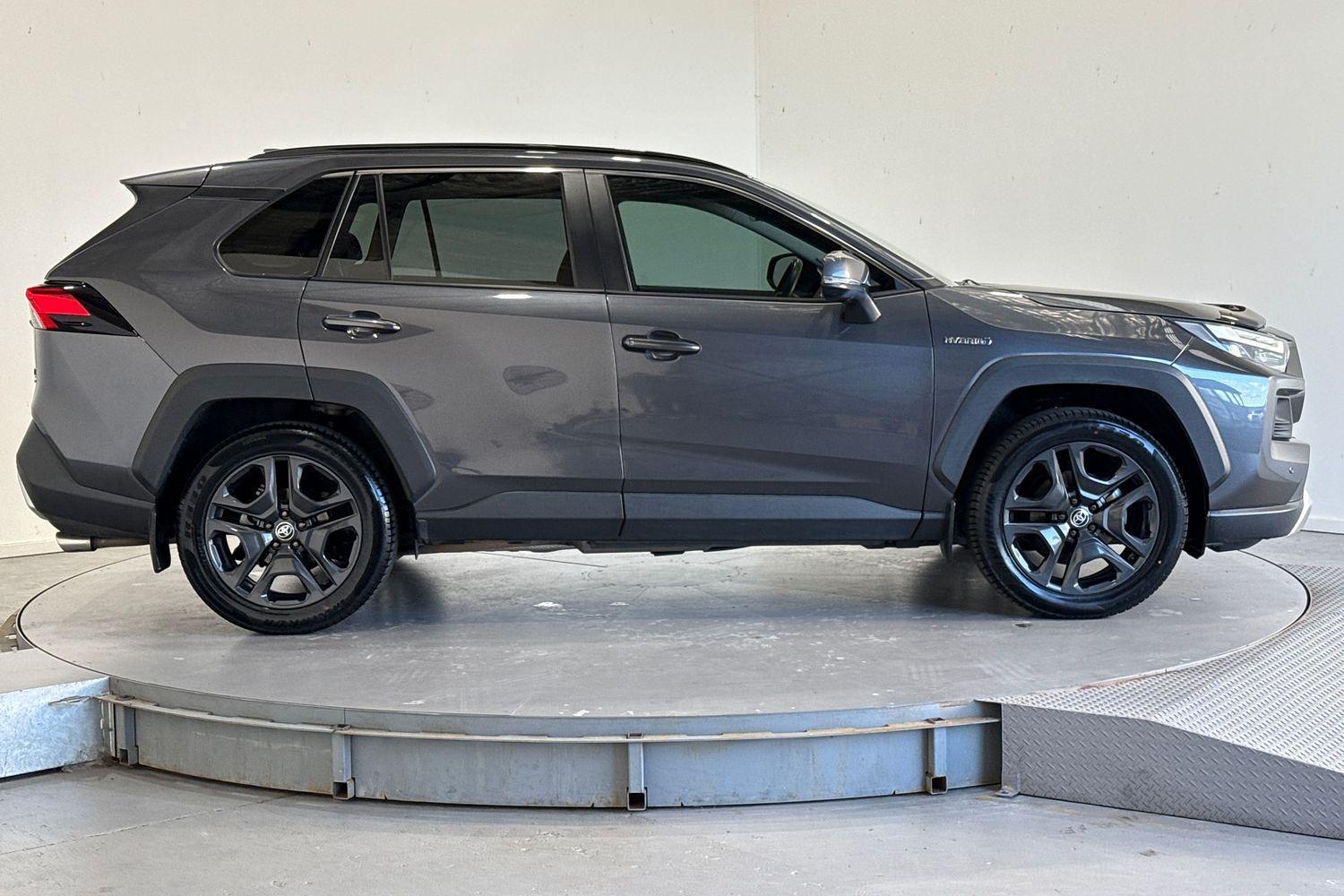 2021 Toyota RAV4 Edge AWD in Silver