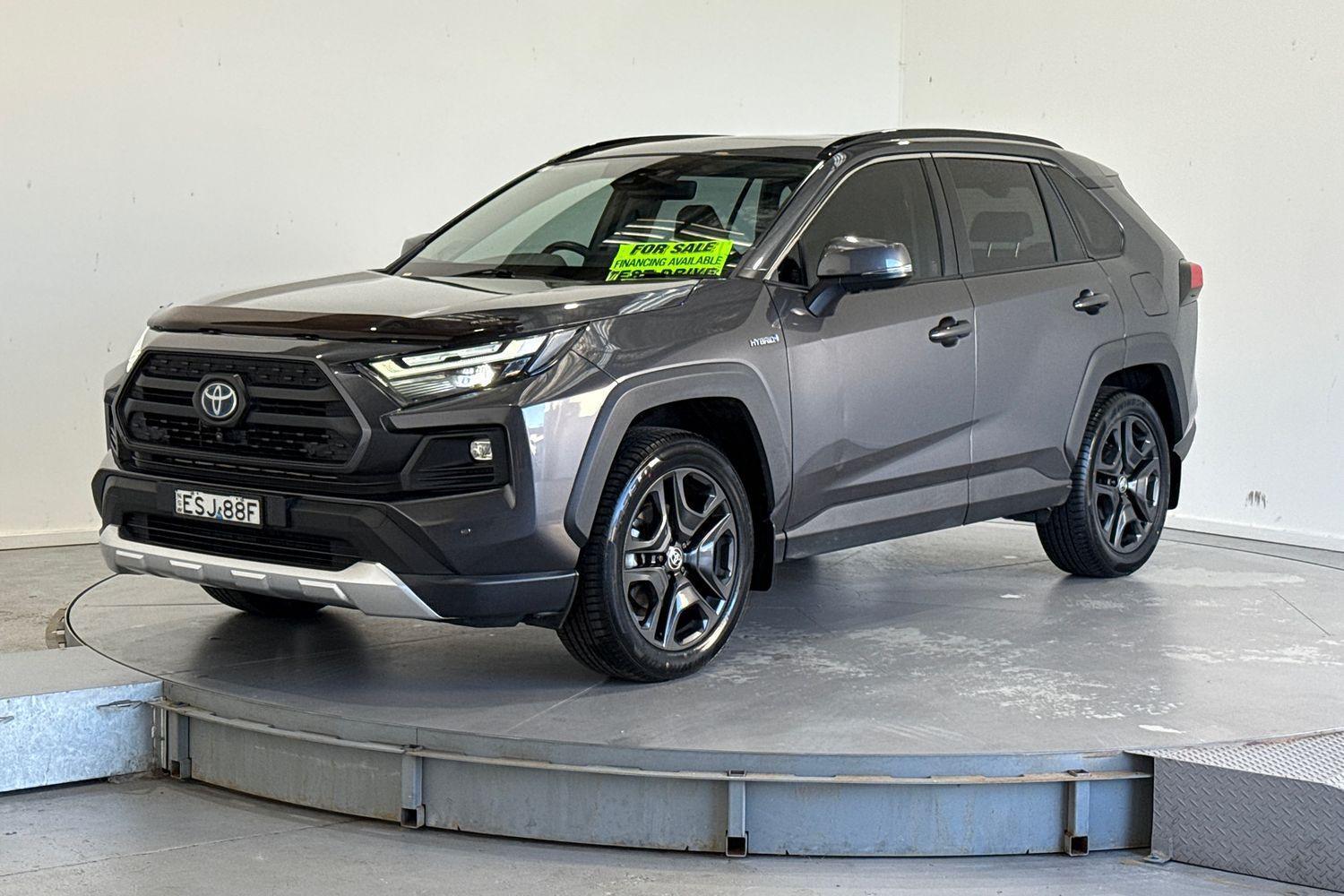 2021 Toyota RAV4 Edge AWD in Silver