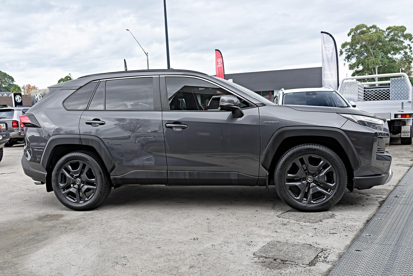 2021 Toyota RAV4 Edge AWD in Silver