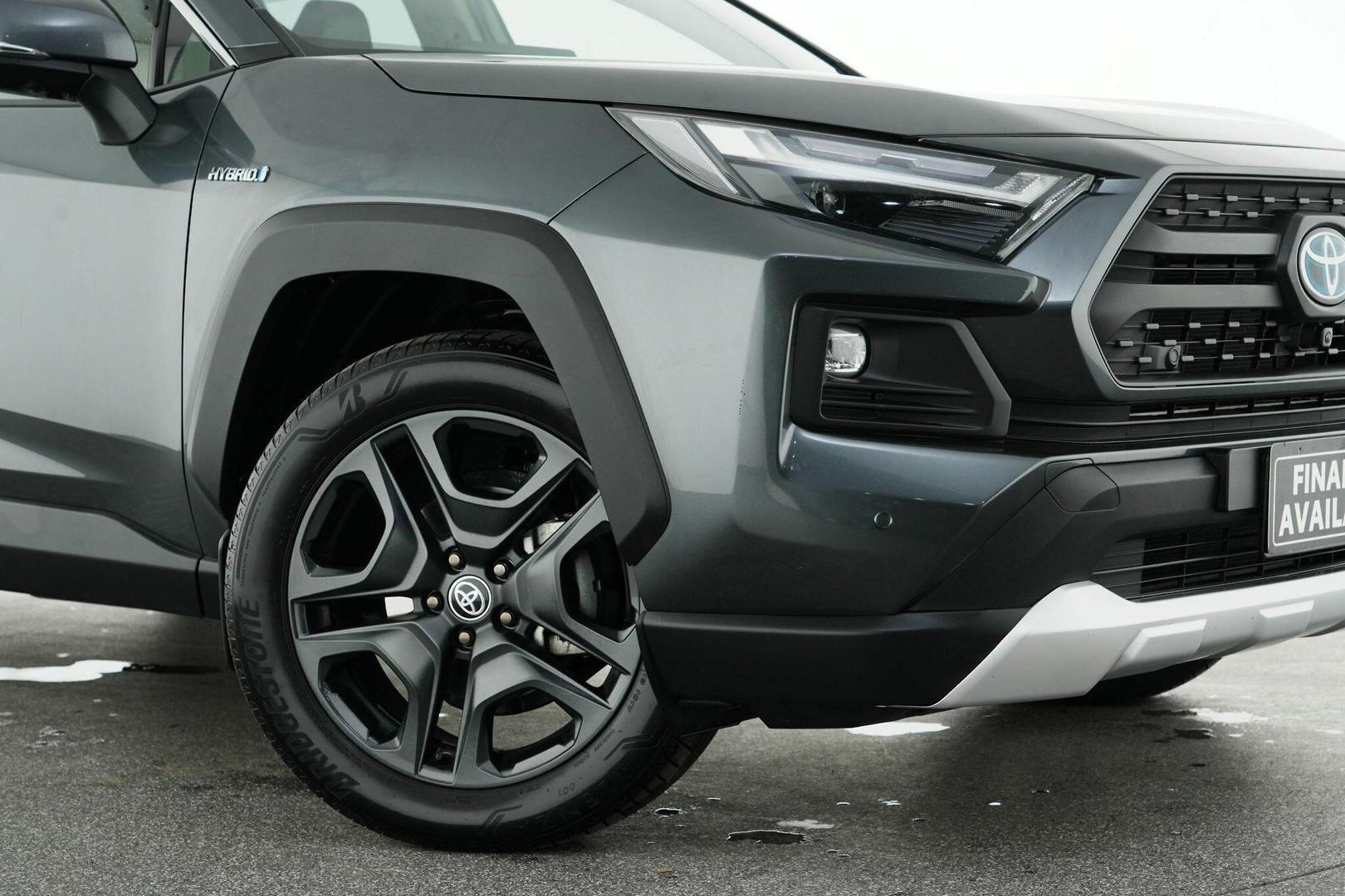 2023 Toyota RAV4 Edge in Silver